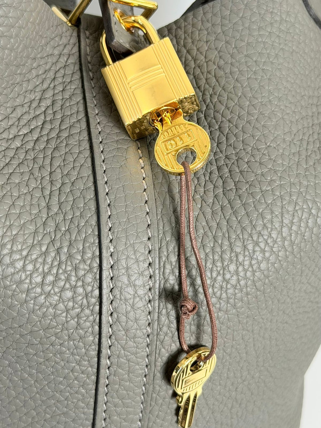 HERMÈS TAURILLON CLEMENCE PICOTIN LOCK 22 MM TOTE BAG