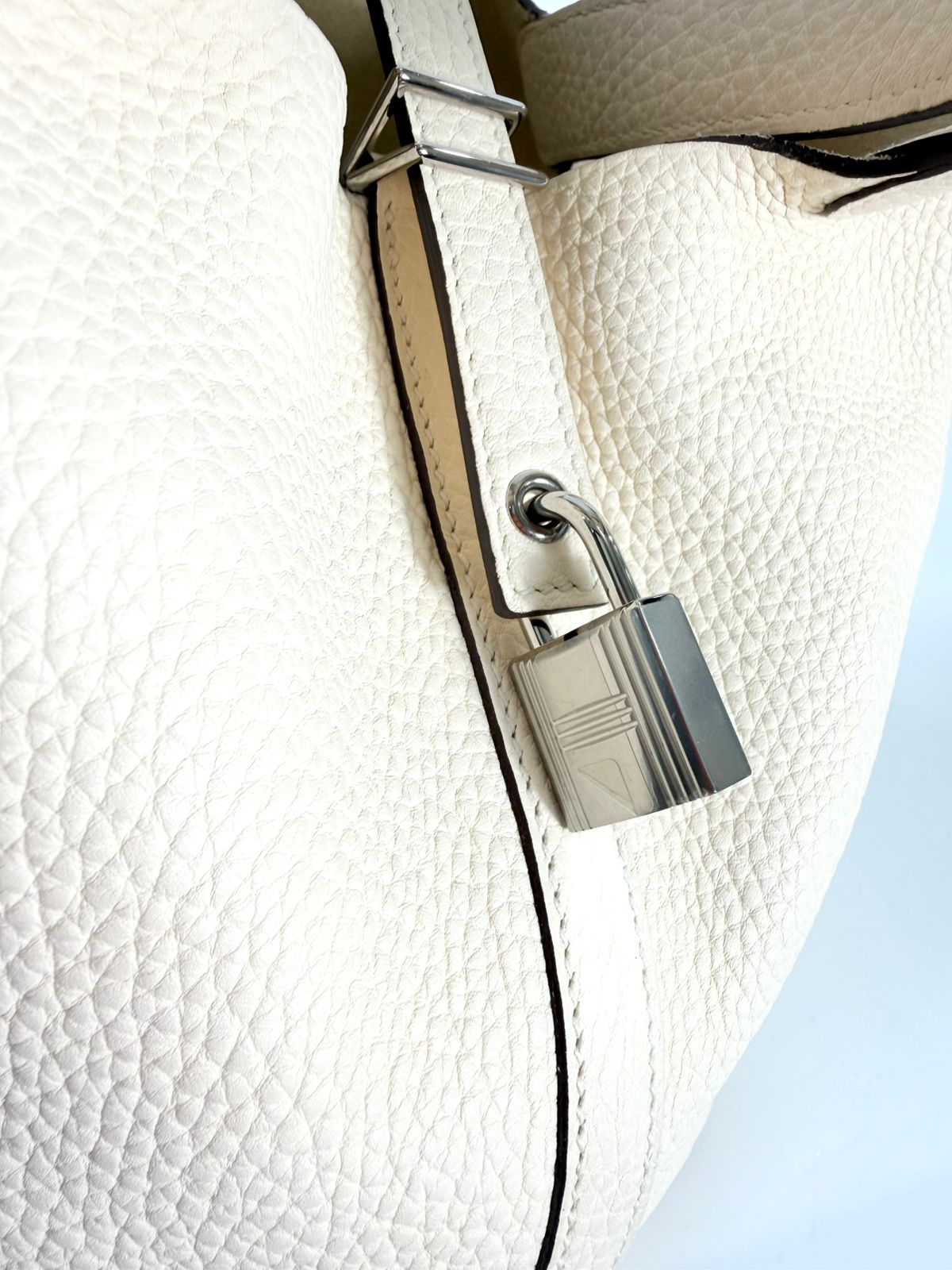 HERMÈS TAURILLON CLEMENCE PICOTIN LOCK 22 MM TOTE BAG