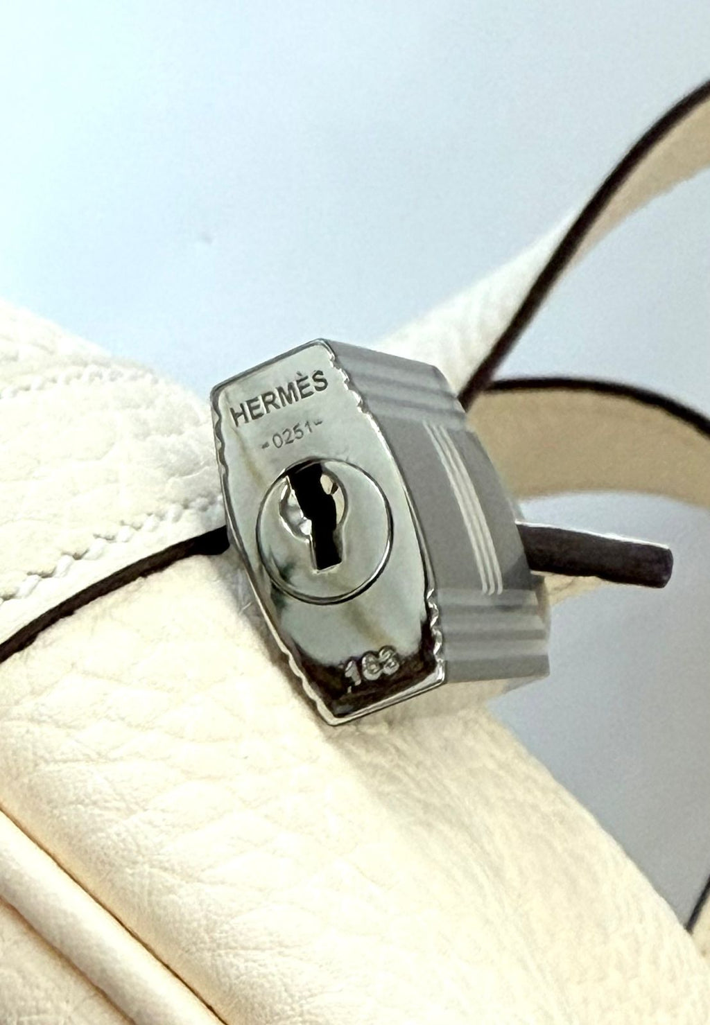 HERMÈS TAURILLON CLEMENCE PICOTIN LOCK 22 MM TOTE BAG