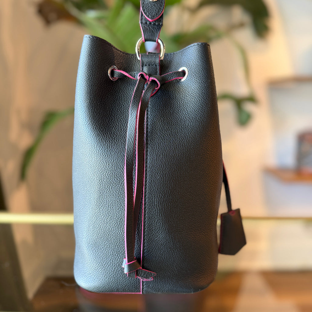 LOUIS VUITTON Lockme Bucket Calfskin Leather Bucket Bag