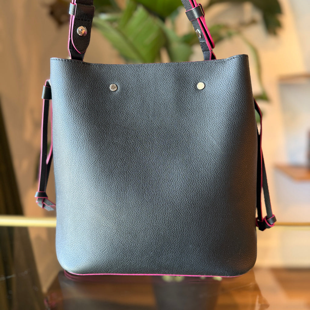 LOUIS VUITTON Lockme Bucket Calfskin Leather Bucket Bag