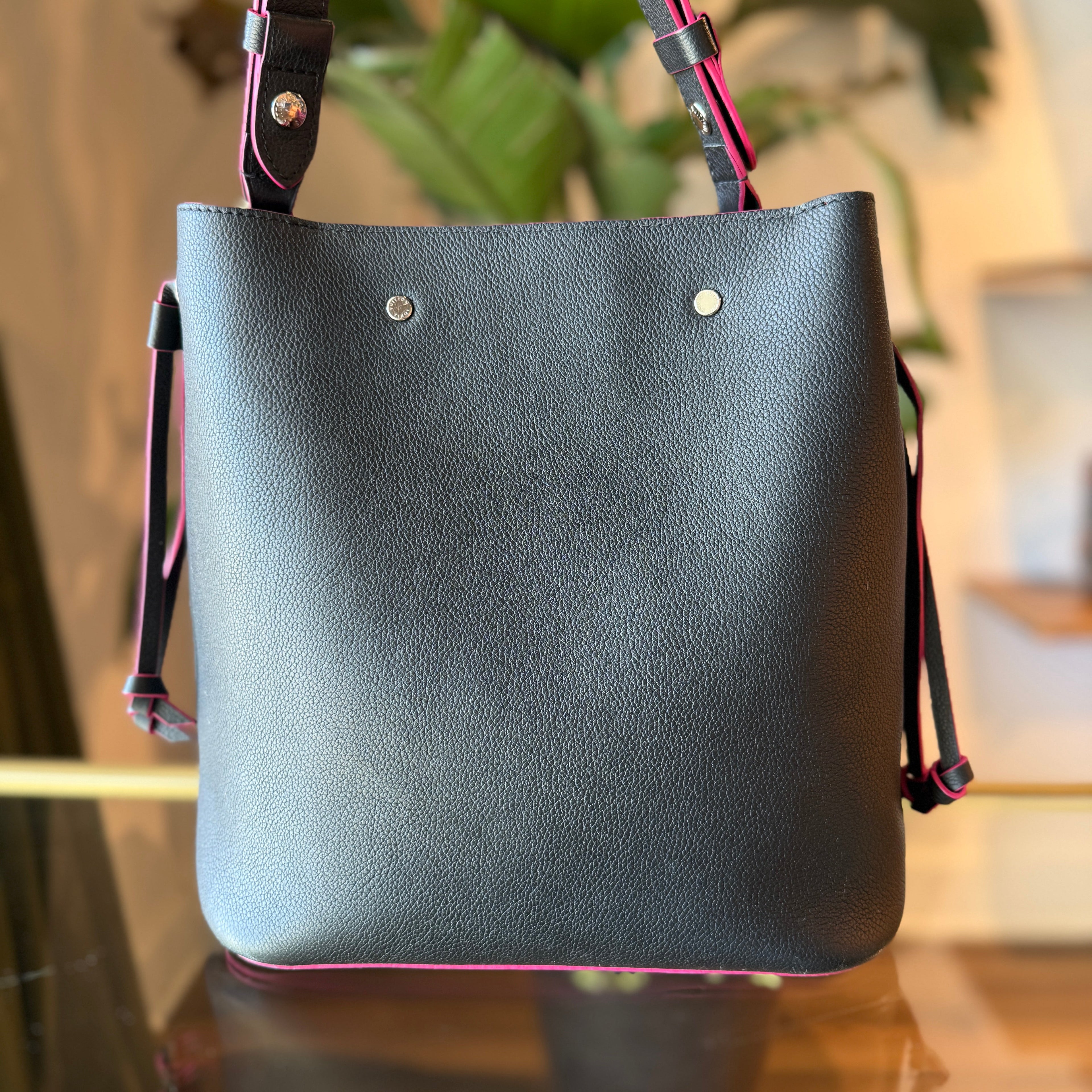 LOUIS VUITTON Lockme Bucket Calfskin Leather Bucket Bag