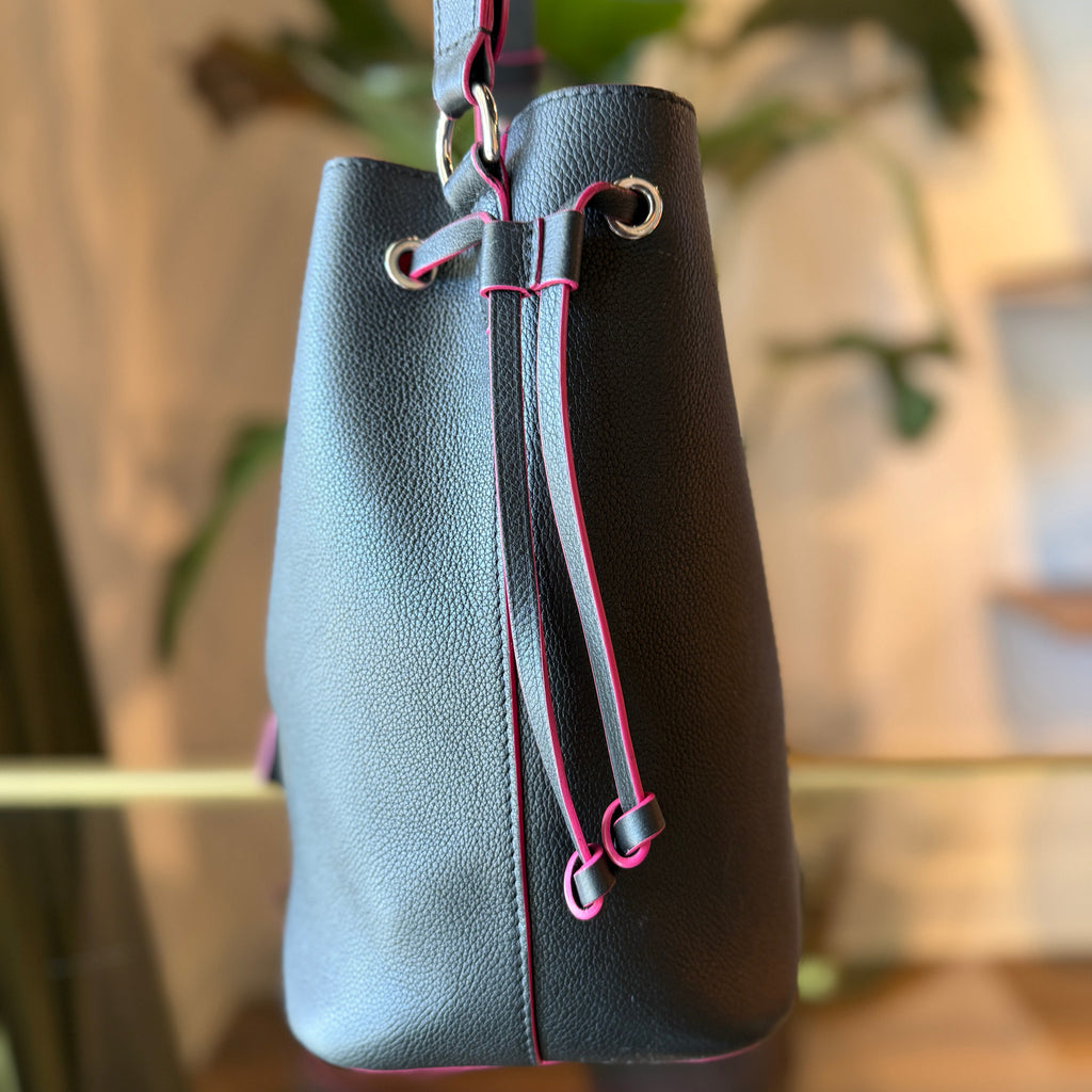 LOUIS VUITTON Lockme Bucket Calfskin Leather Bucket Bag