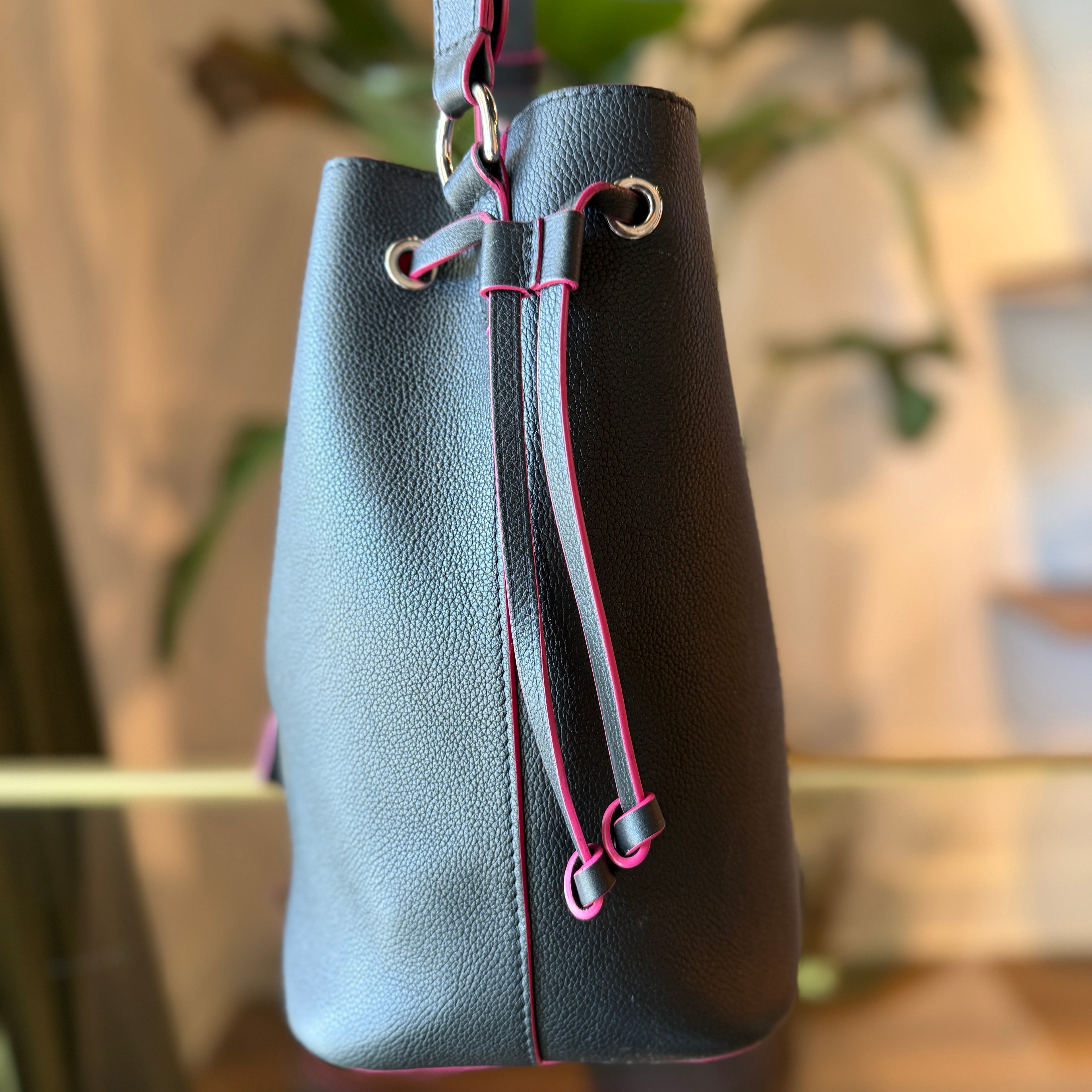LOUIS VUITTON Lockme Bucket Calfskin Leather Bucket Bag