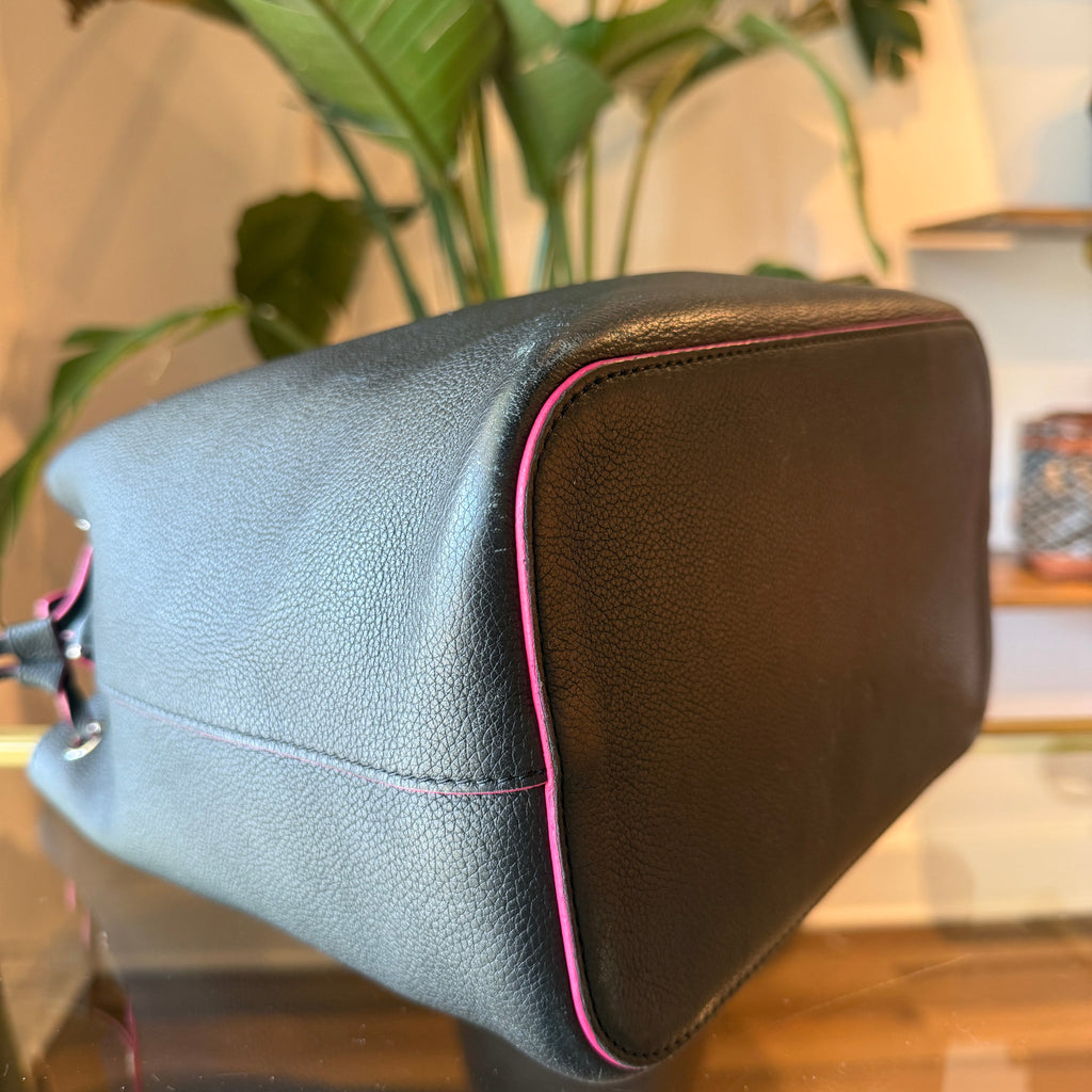 LOUIS VUITTON Lockme Bucket Calfskin Leather Bucket Bag