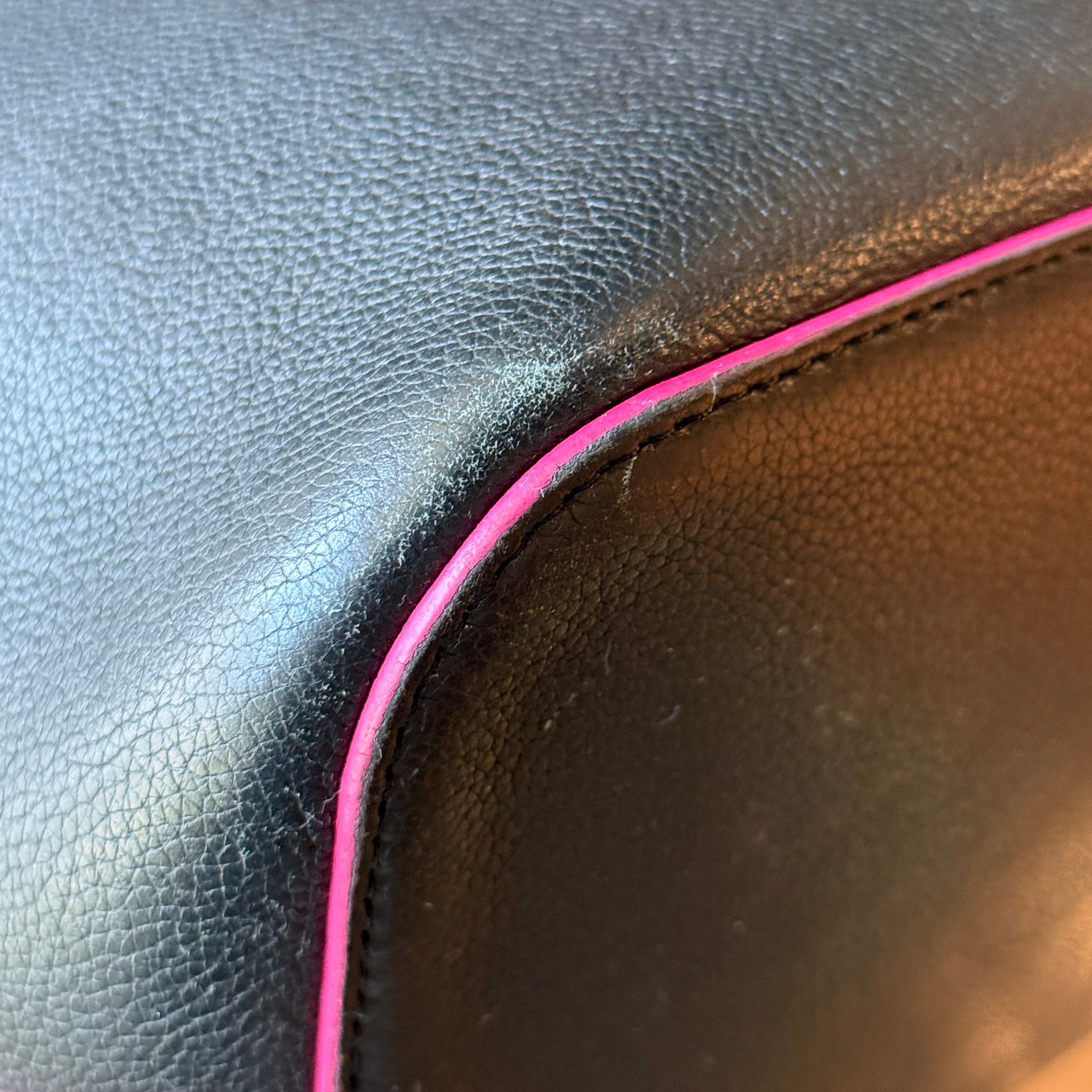 LOUIS VUITTON Lockme Bucket Calfskin Leather Bucket Bag