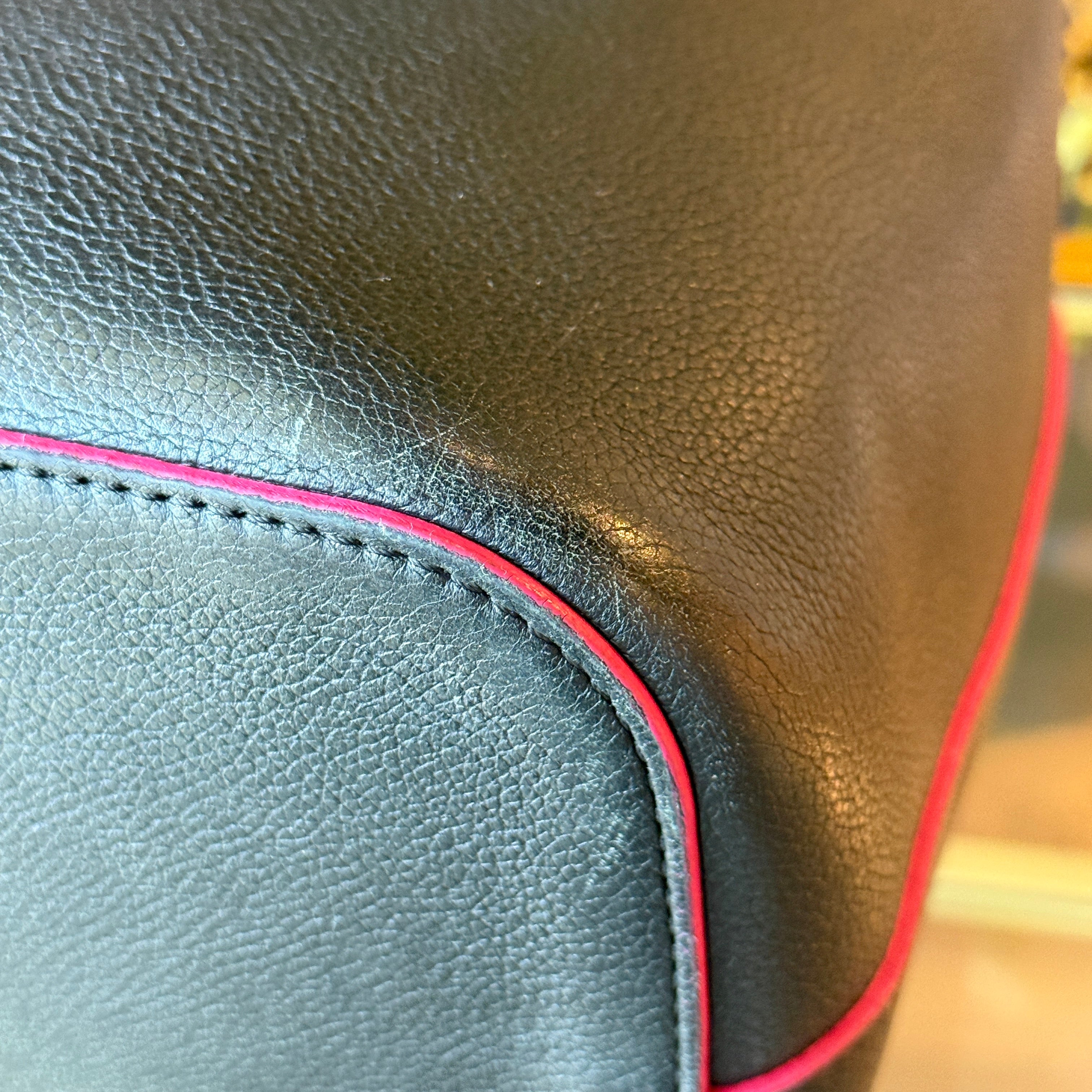 LOUIS VUITTON Lockme Bucket Calfskin Leather Bucket Bag