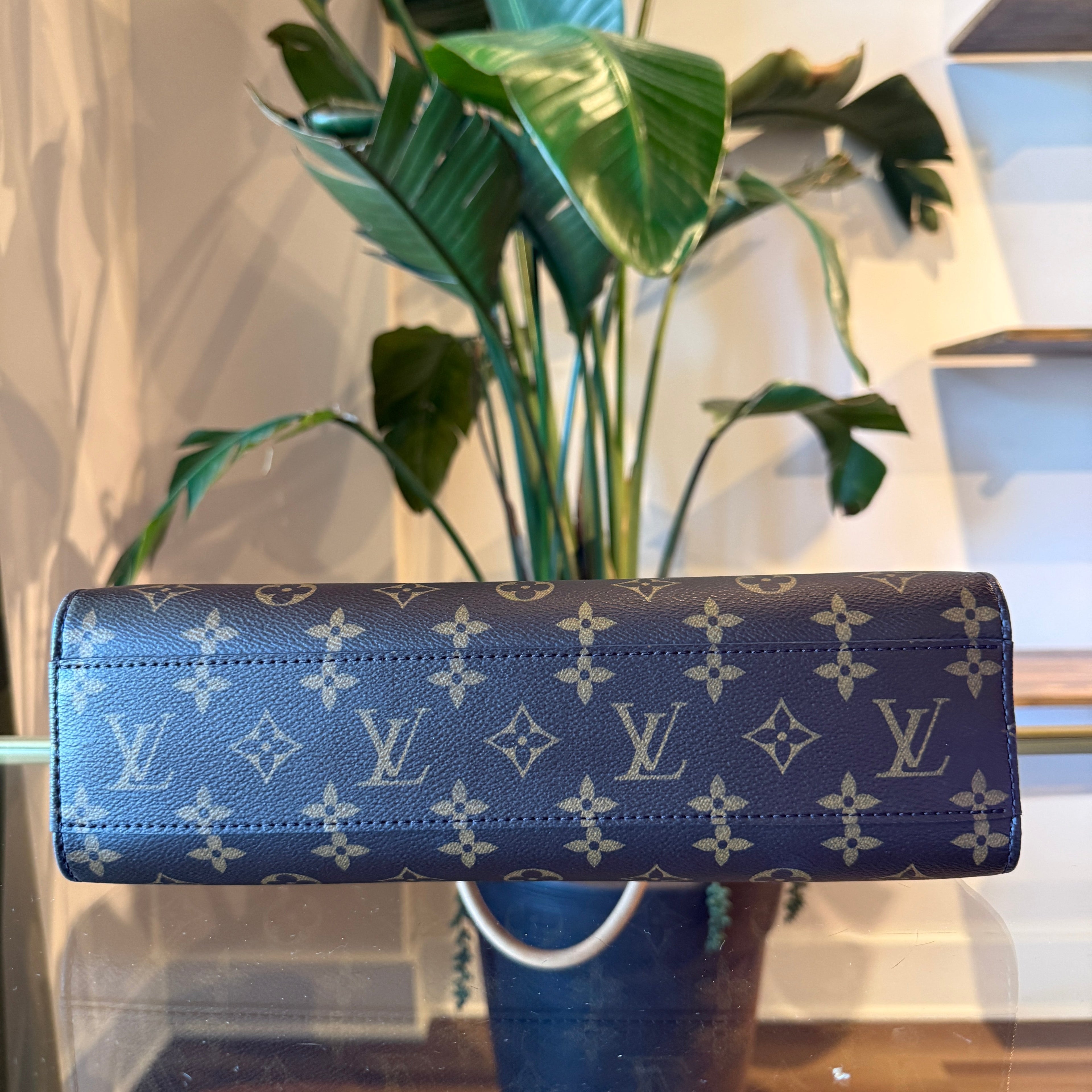 LOUIS VUITTON Monogram Sac Plat NM