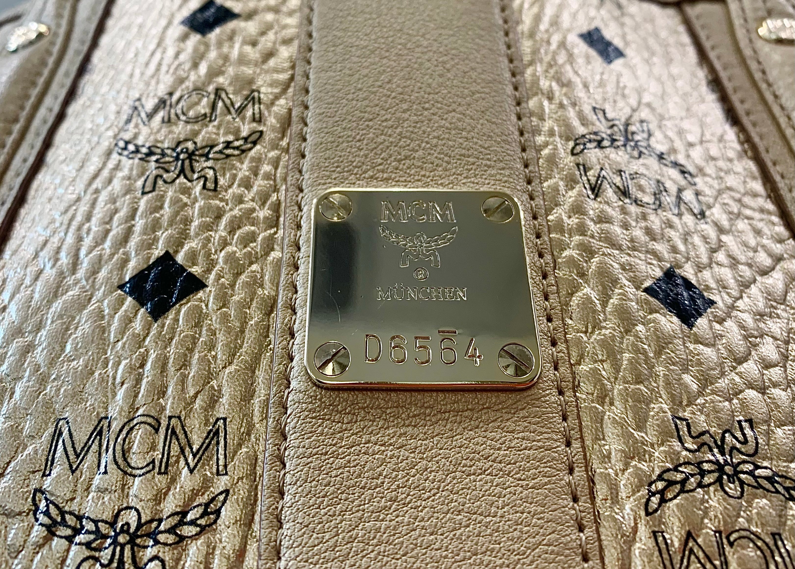 MCM METALLIC VISETOS MEDIUM LIZ REVERSIBLE TOTE
