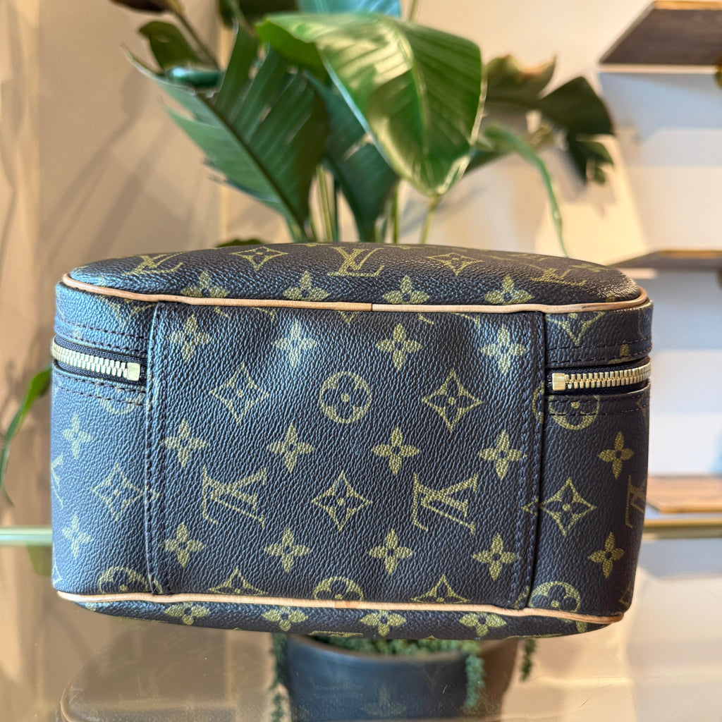 LOUIS VUITTON Monogram Excursion Shoe Bag