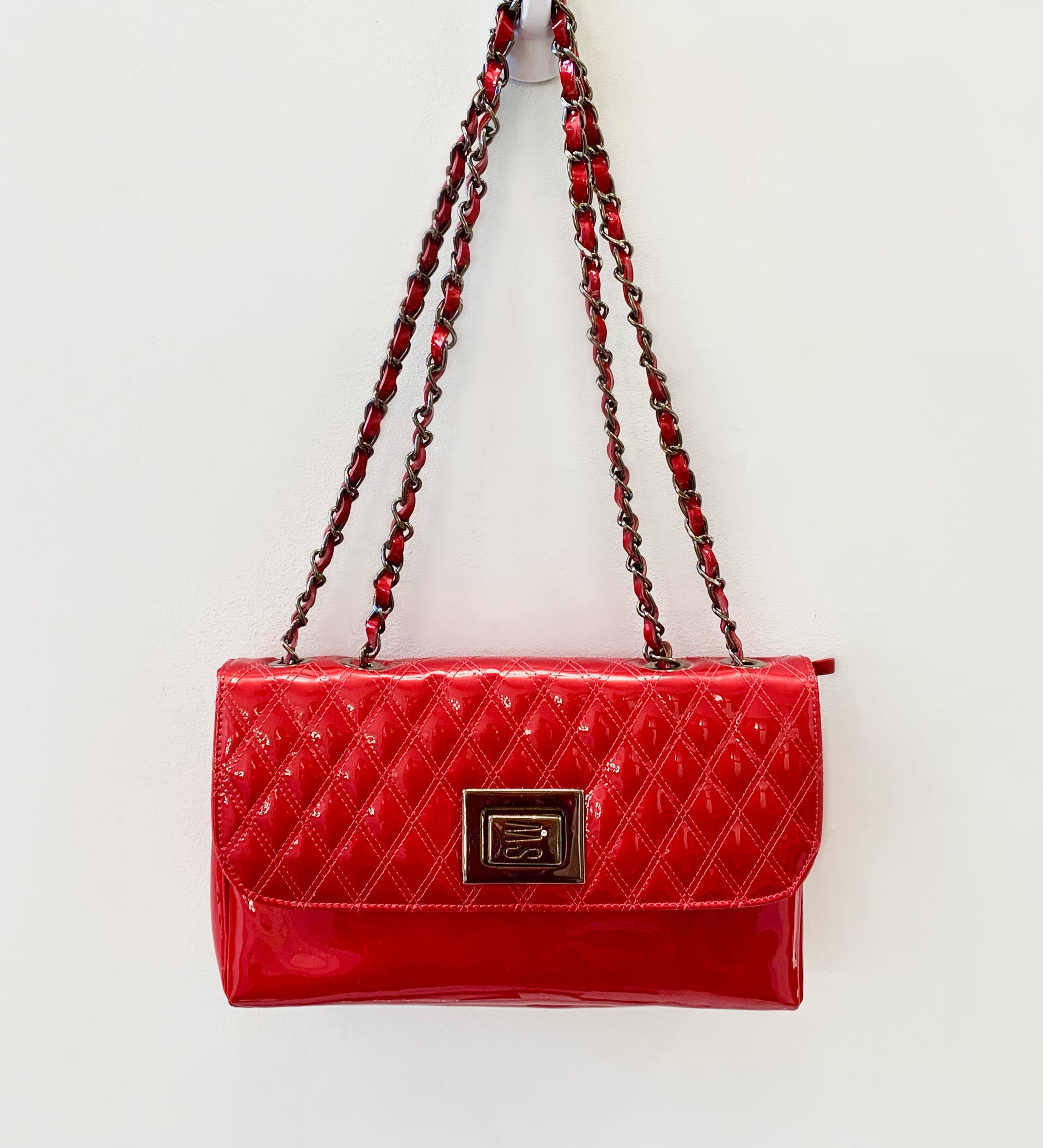 STUART WEITZMAN PATENT LEATER CHAIN STRAP BAG