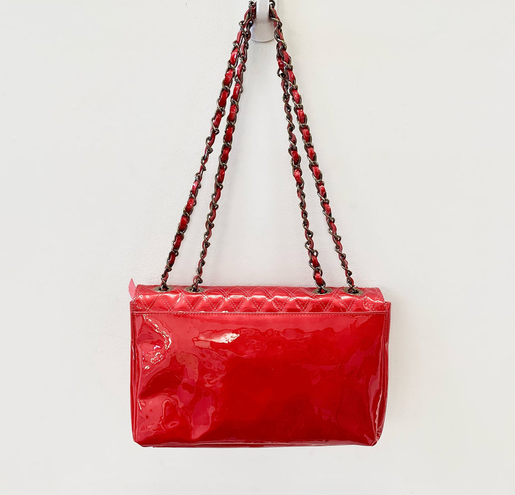STUART WEITZMAN PATENT LEATER CHAIN STRAP BAG