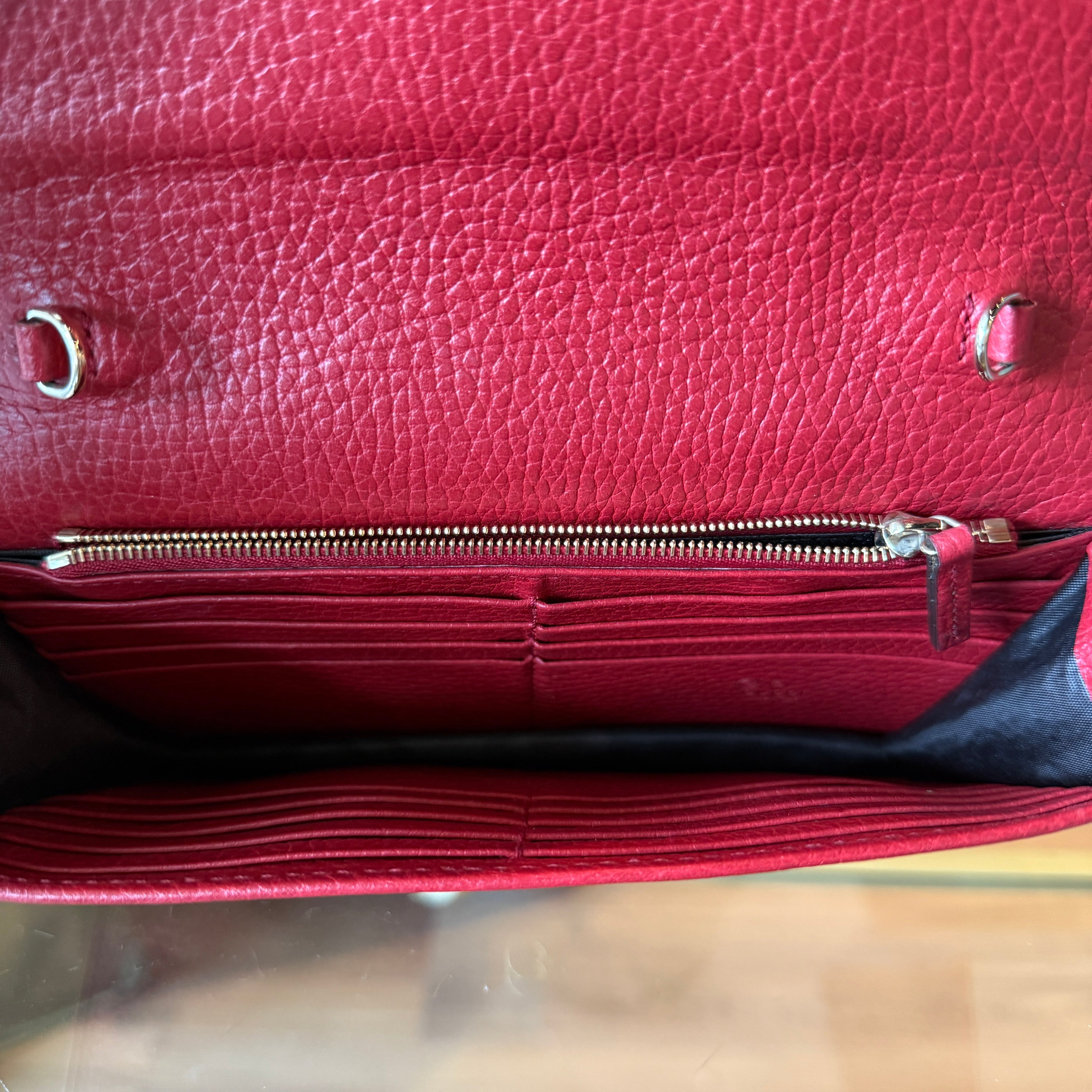 GUCCI GG Interlocking Wallet on Chain