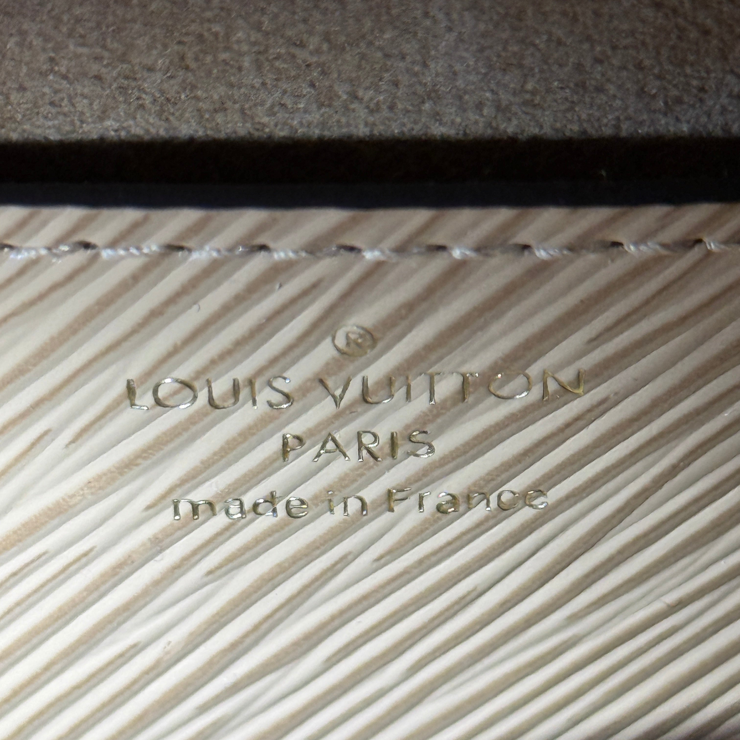 LOUIS VUITTON Epi Twist MM