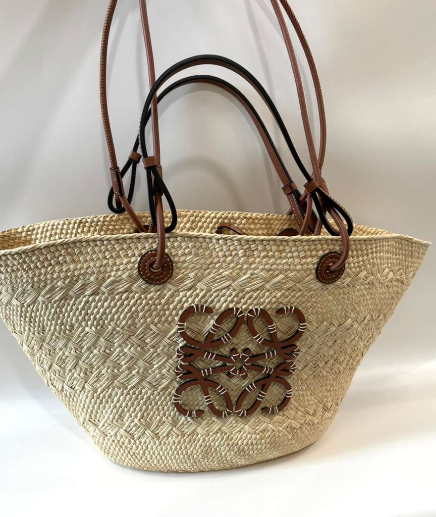 LOEWE CALFSKIN RAFFIA PAULAS IBIZA MEDIUM ANAGRAM BASKET TOTE BAG