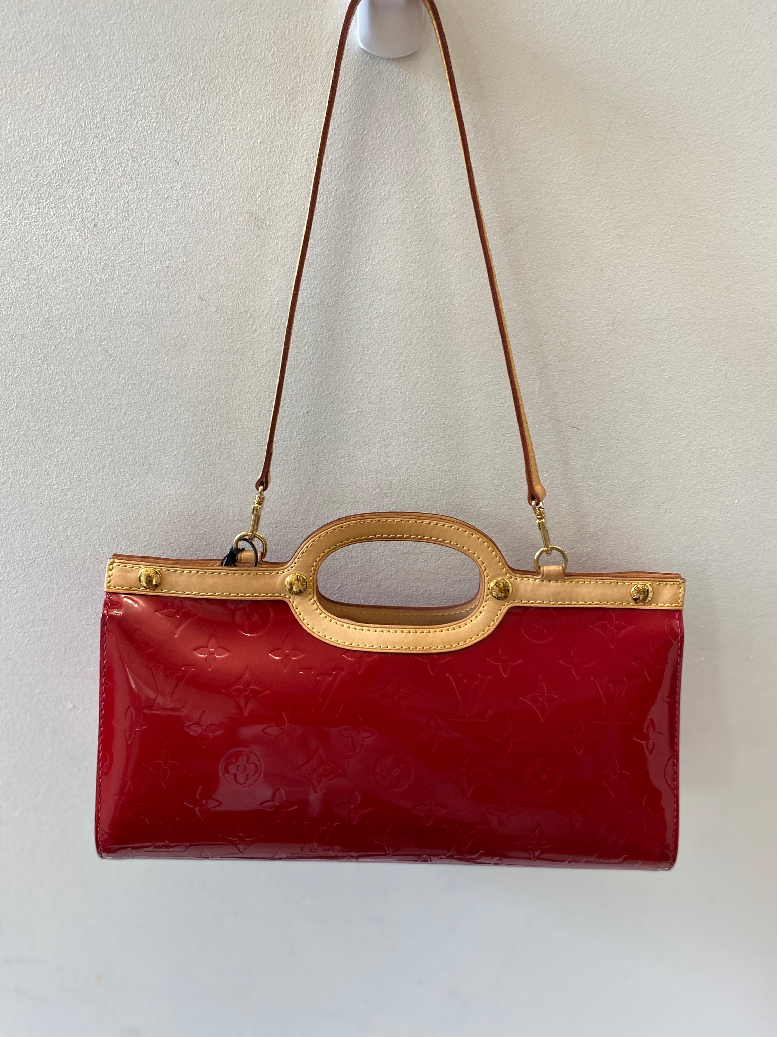 LOUIS VUITTON VERNIS ROXBURY DRIVE BAG POMME D'AMOUR
