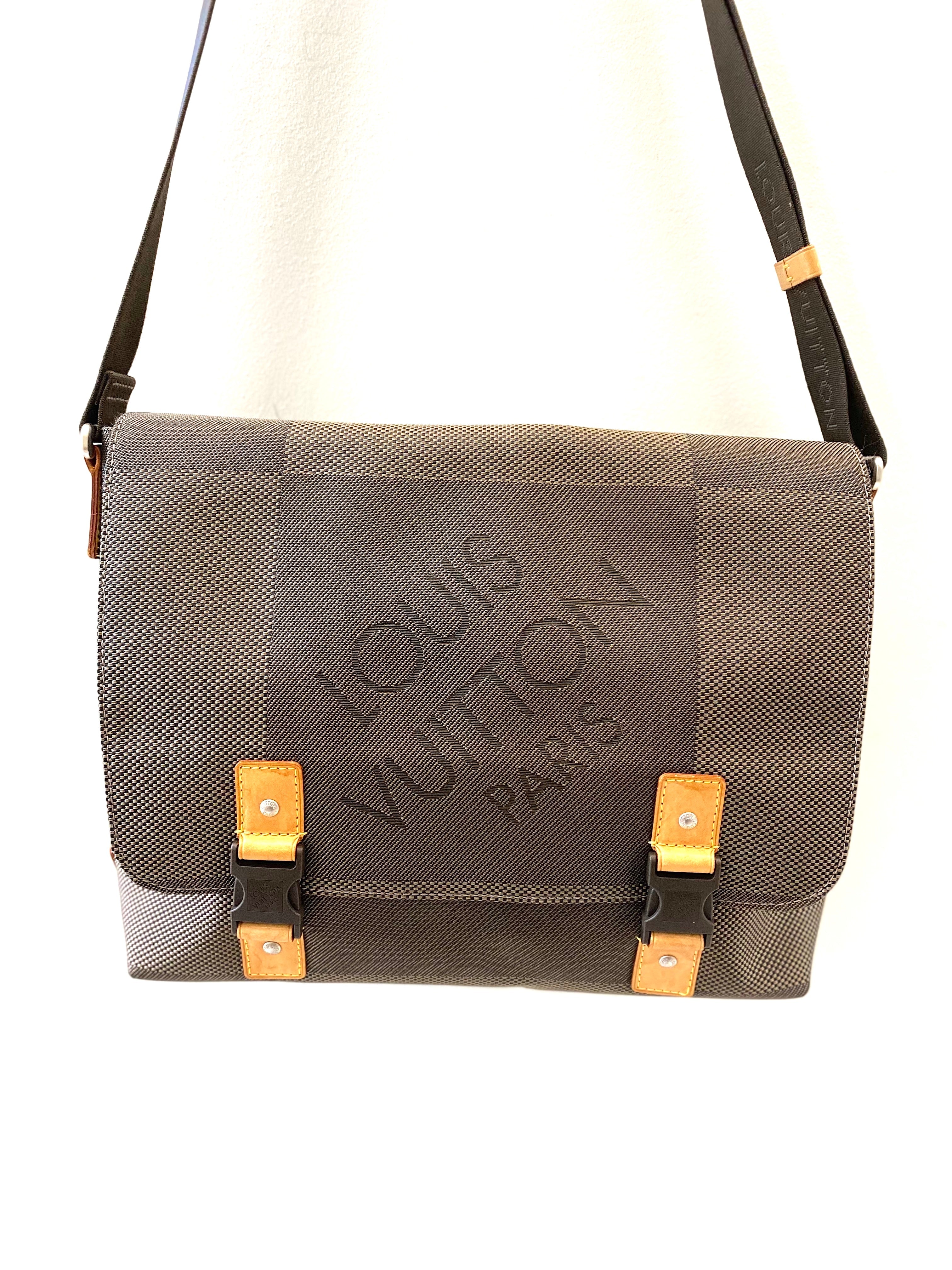 LOUIS VUITTON DAMIER GEANT LOUP MESSENGER BAG