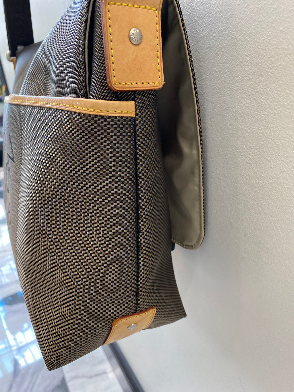 LOUIS VUITTON DAMIER GEANT LOUP MESSENGER BAG