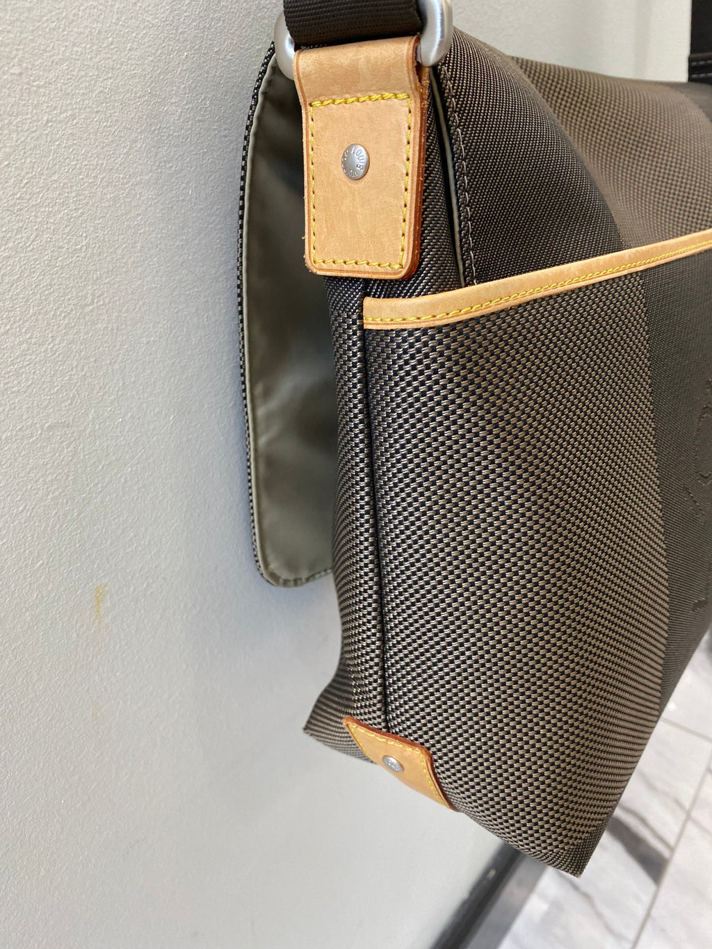 LOUIS VUITTON DAMIER GEANT LOUP MESSENGER BAG