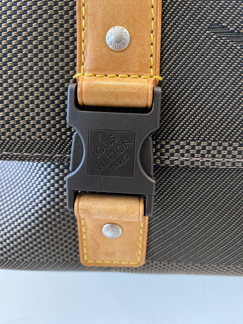 LOUIS VUITTON DAMIER GEANT LOUP MESSENGER BAG