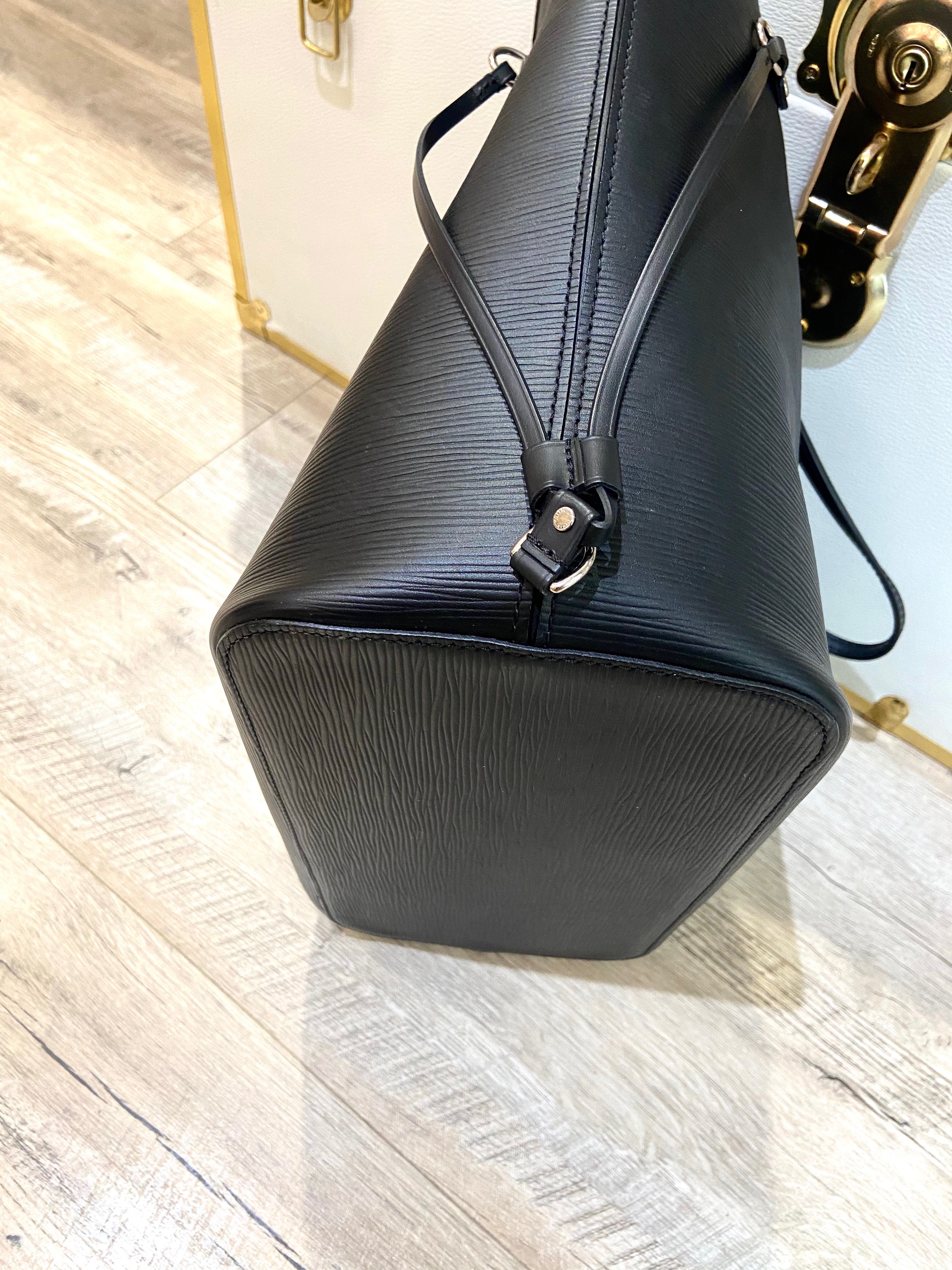 LOUIS VUITTON EPI LEATHER NEVERFULL MM WITH POCHETTE