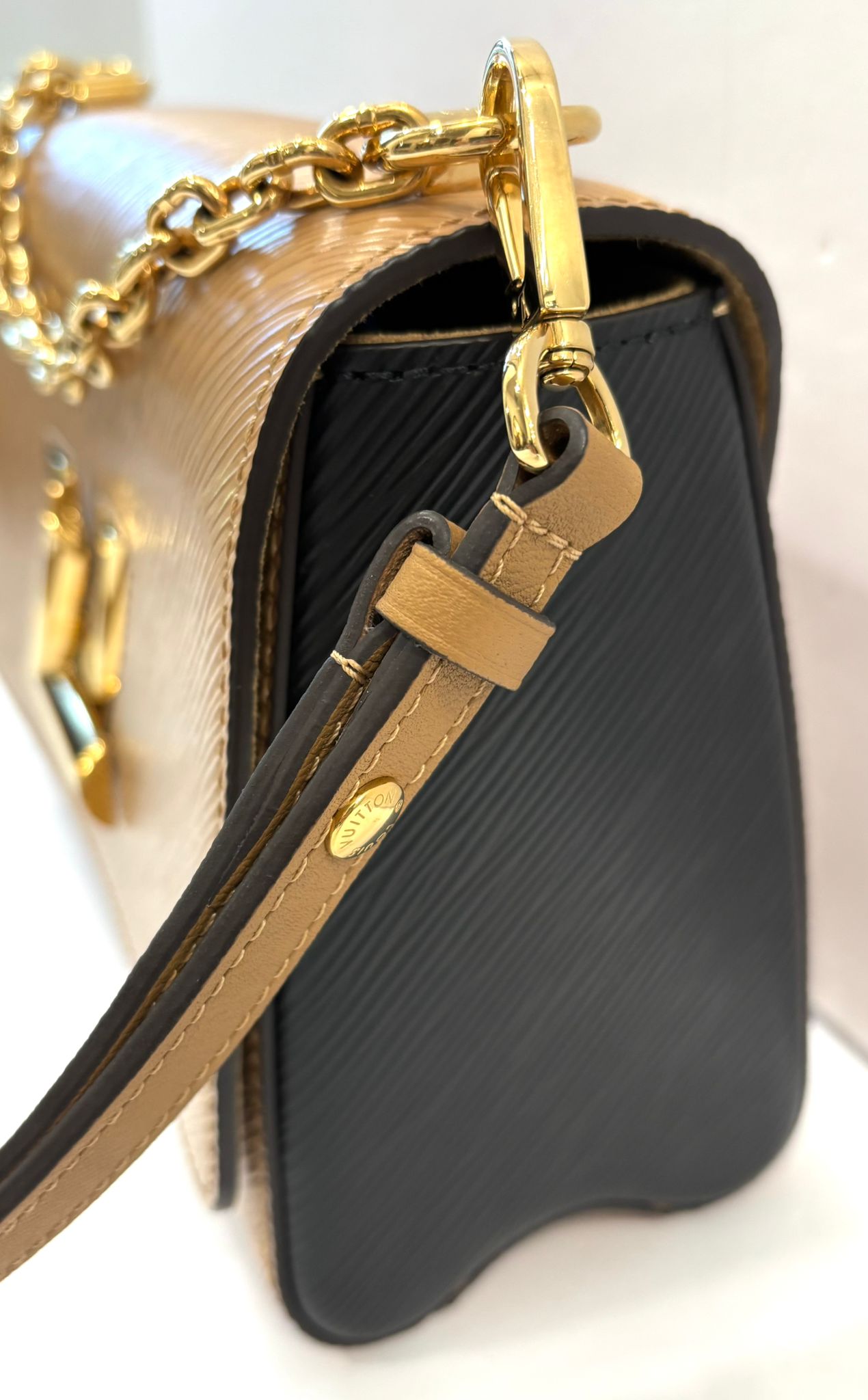 LOUIS VUITTON EPI LEATHER TWIST MM SHOULDER BAG