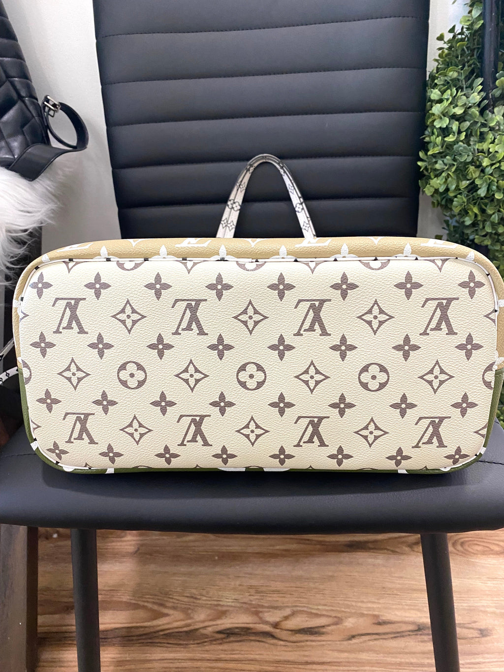 LOUIS VUITTON GIANT MONOGRAM  NEVERFULL MM