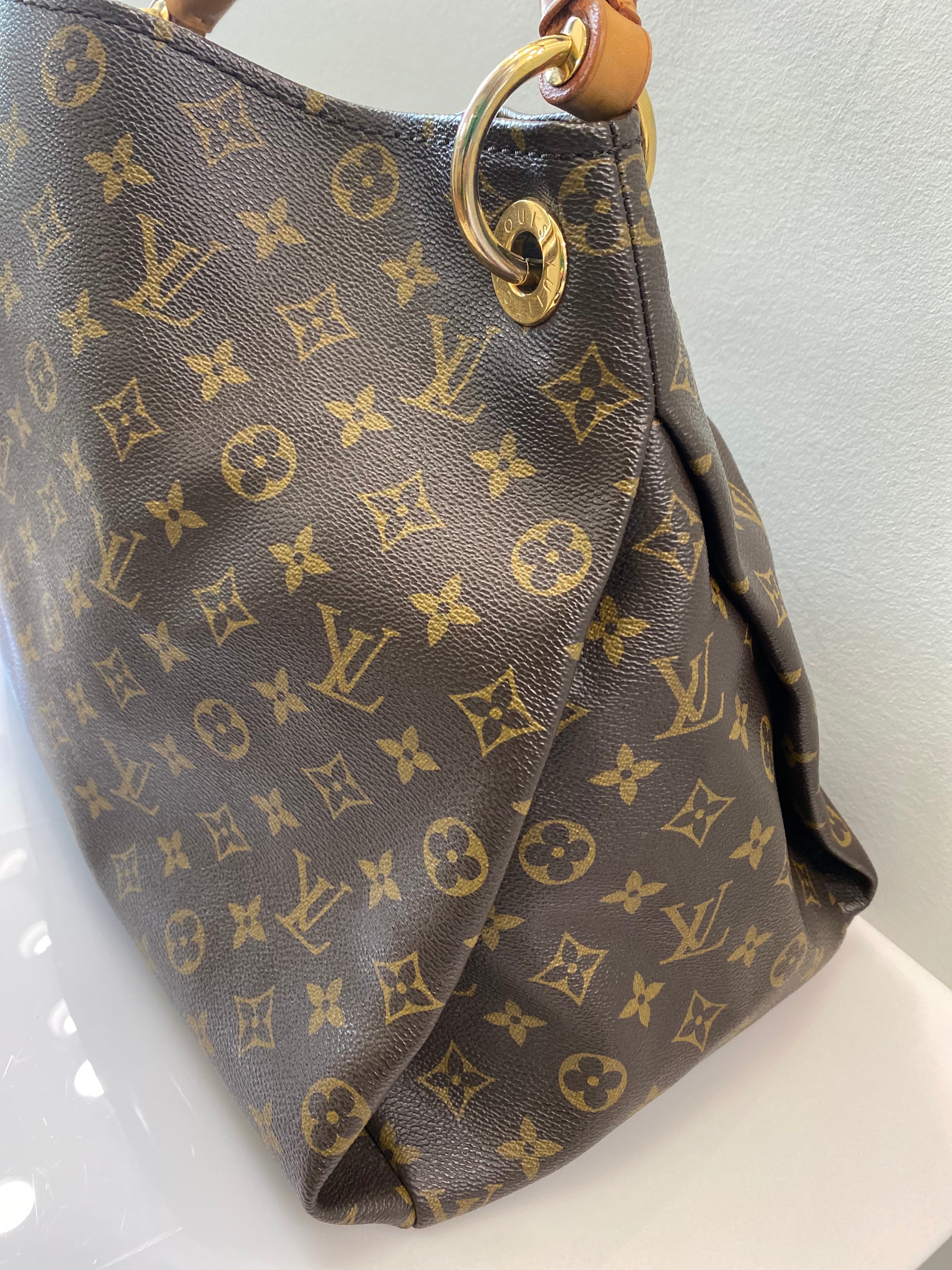 LOUIS VUITTON MONOGRAM ARTSY MM BAG