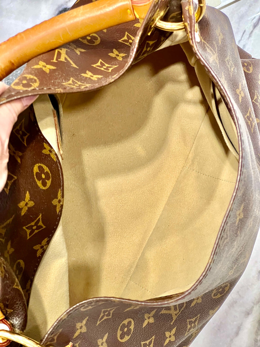 LOUIS VUITTON MONOGRAM ARTSY MM BAG