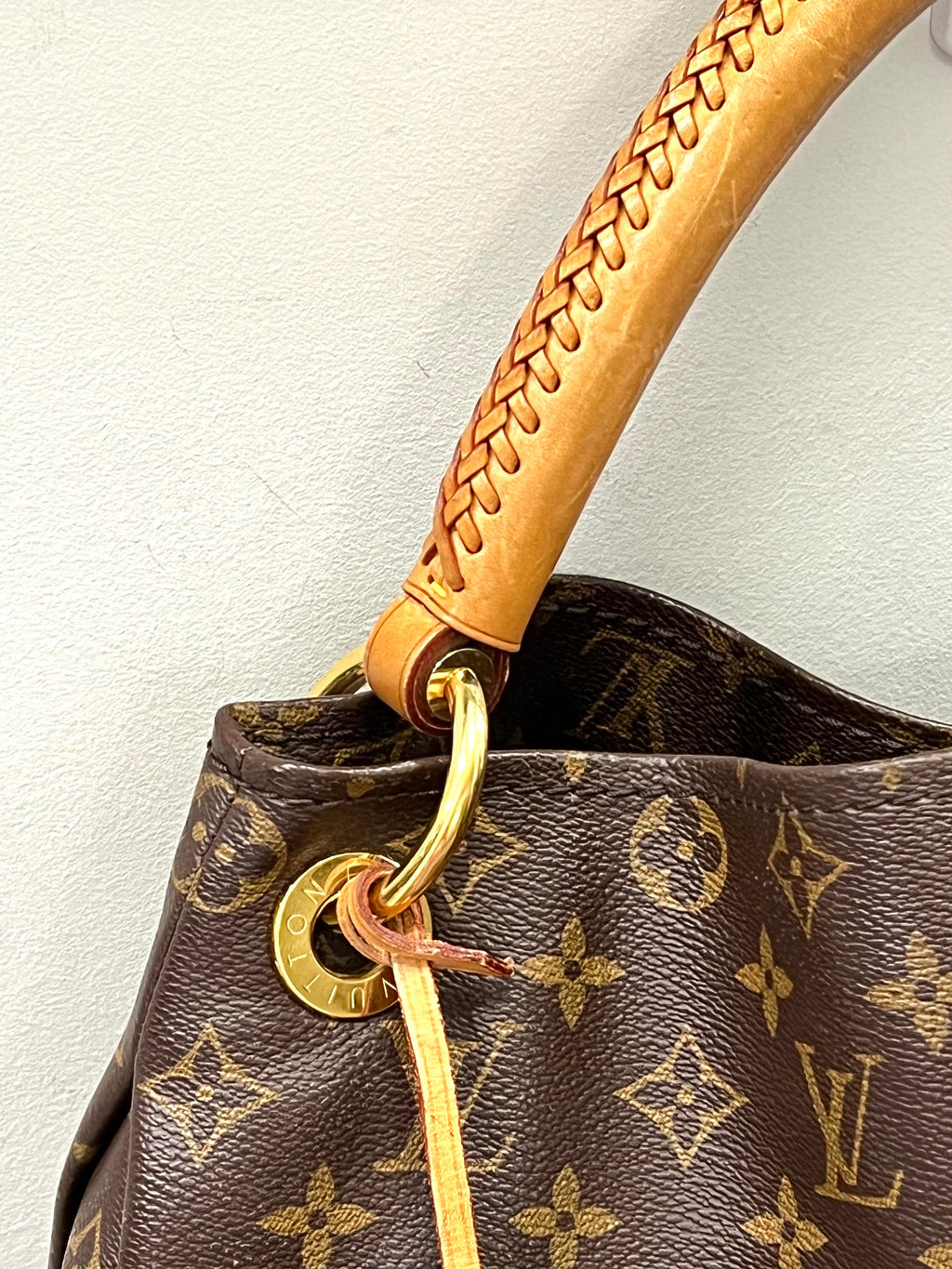 LOUIS VUITTON MONOGRAM ARTSY MM BAG