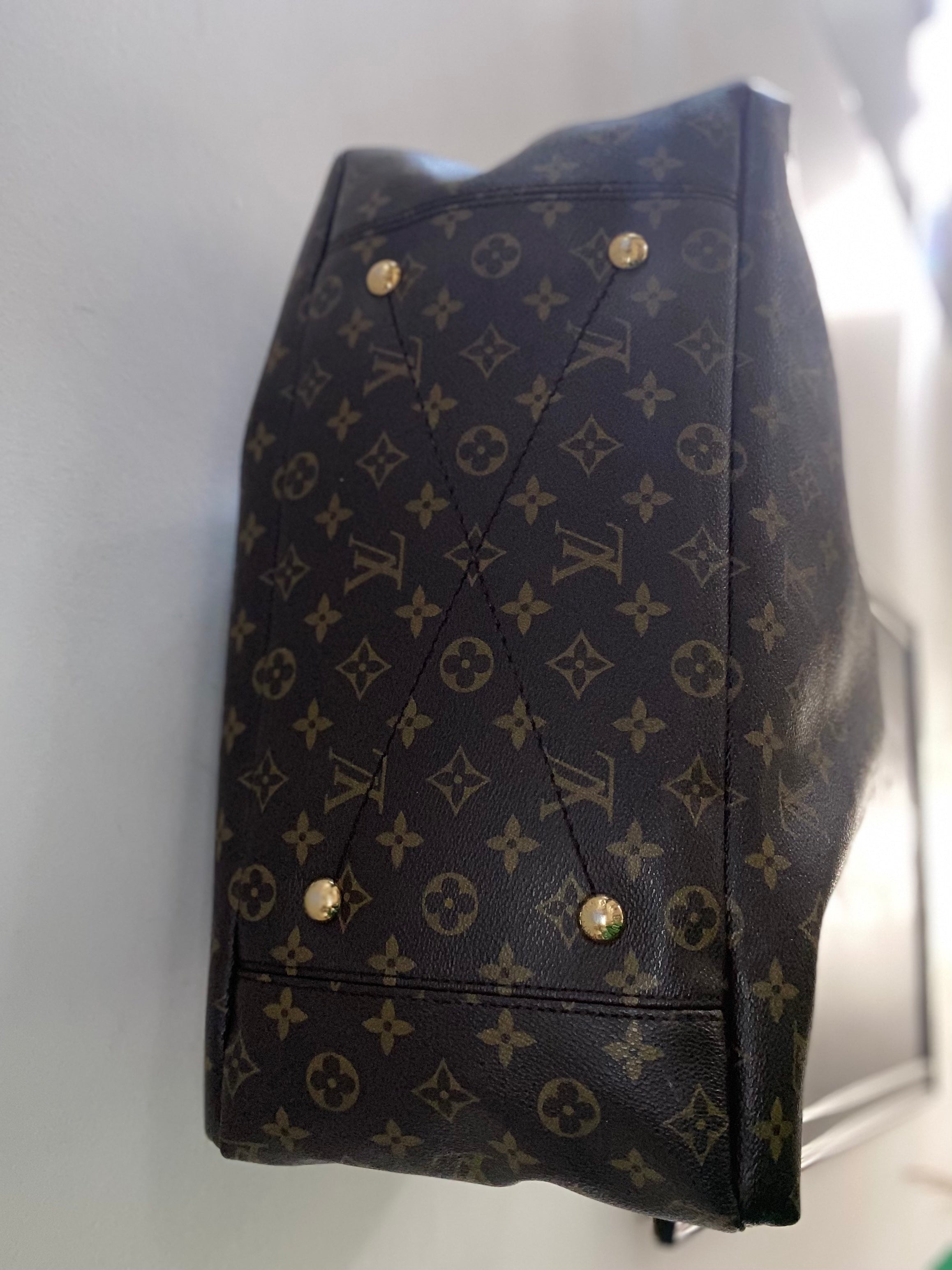 LOUIS VUITTON MONOGRAM ARTSY MM BAG