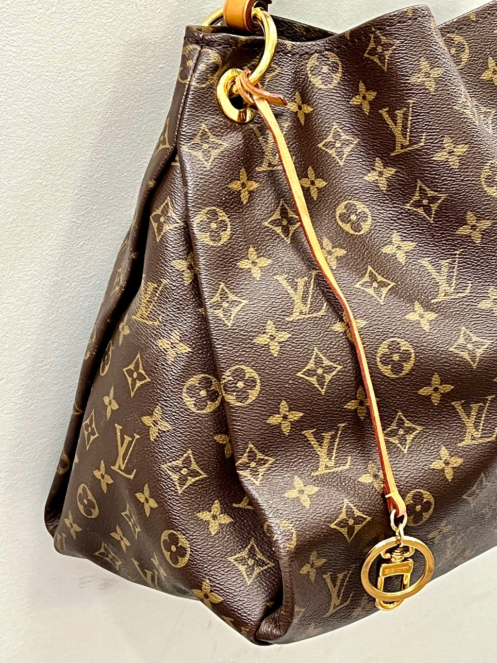 LOUIS VUITTON MONOGRAM ARTSY MM BAG