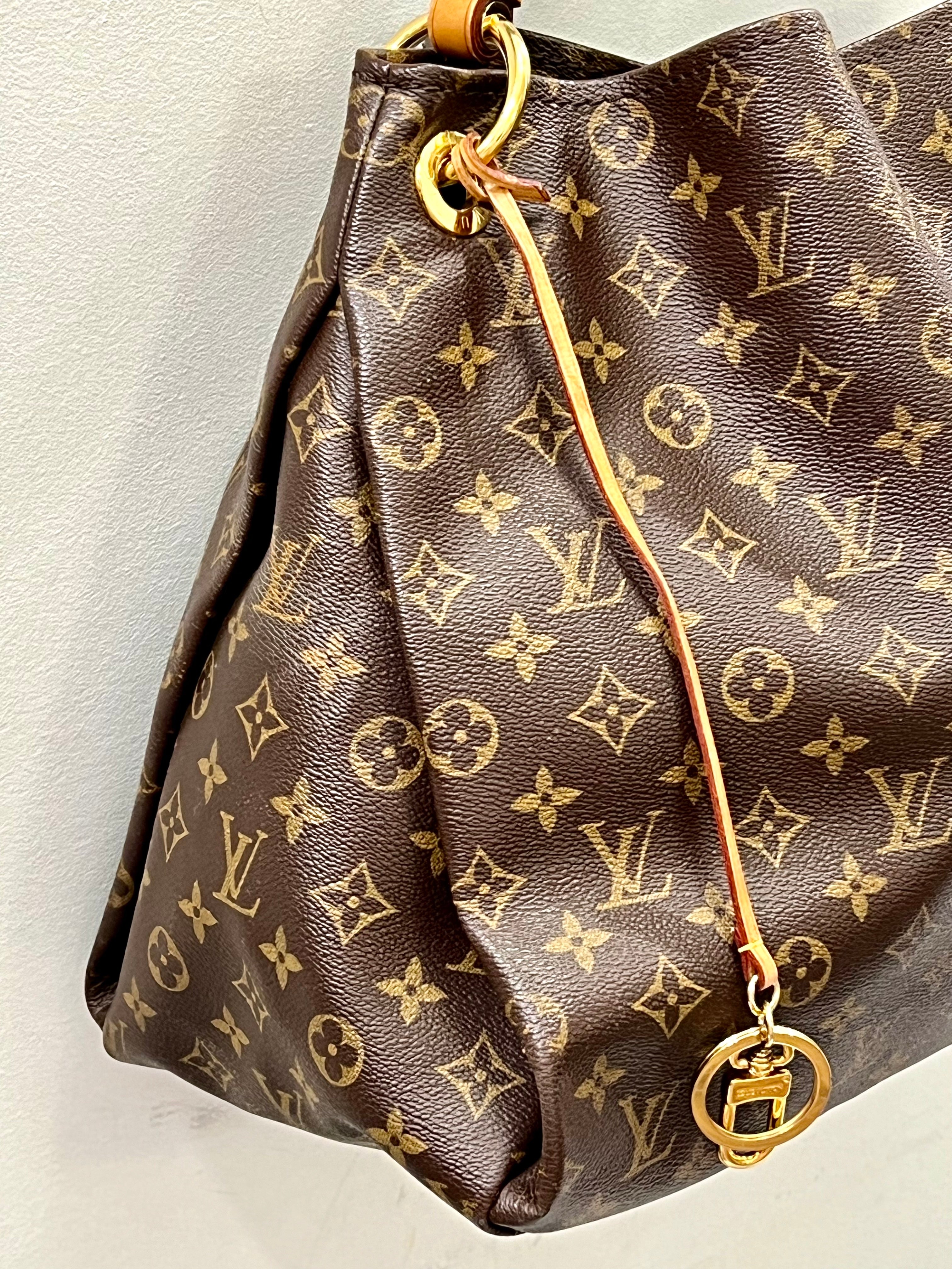 LOUIS VUITTON MONOGRAM ARTSY MM BAG