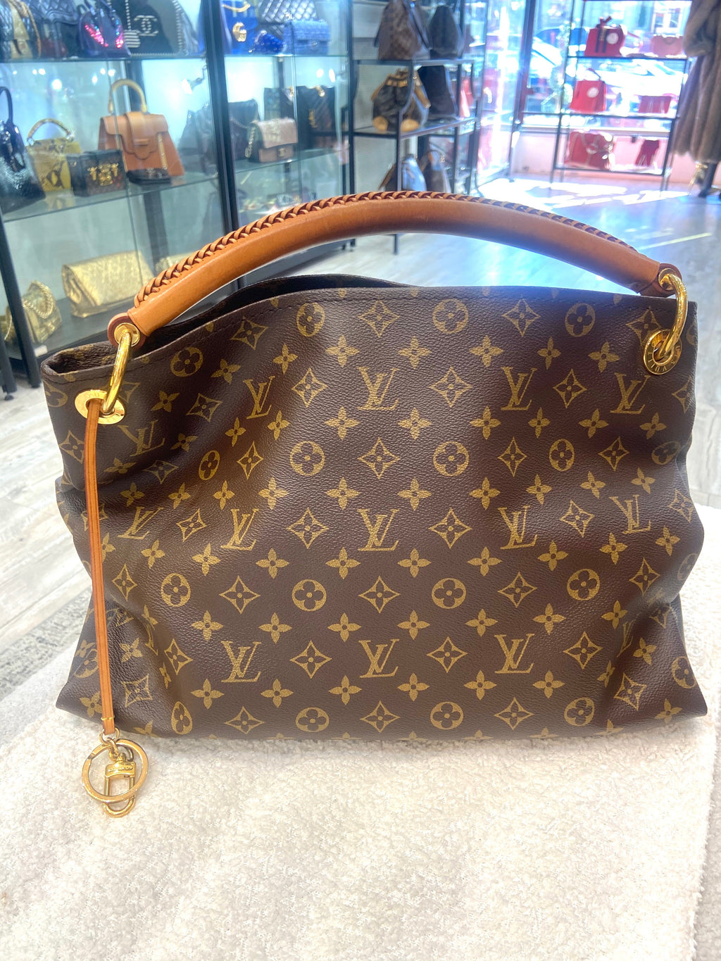 LOUIS VUITTON MONOGRAM ARTSY MM SHOULDER BAG