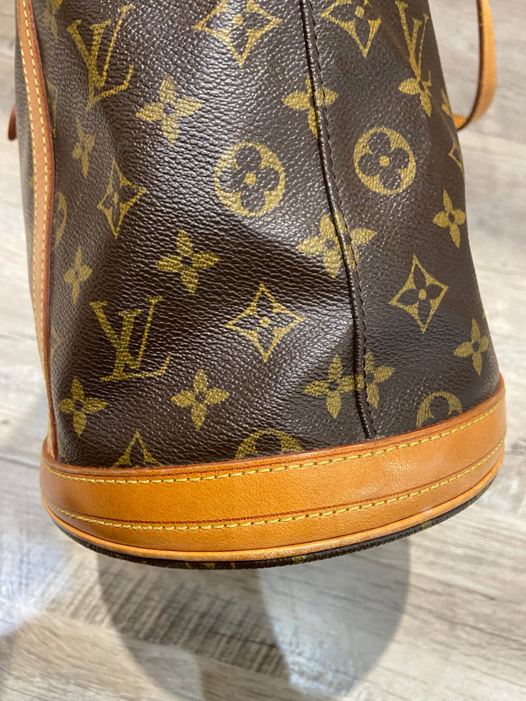 LOUIS VUITTON MONOGRAM BUCKET BAG GM