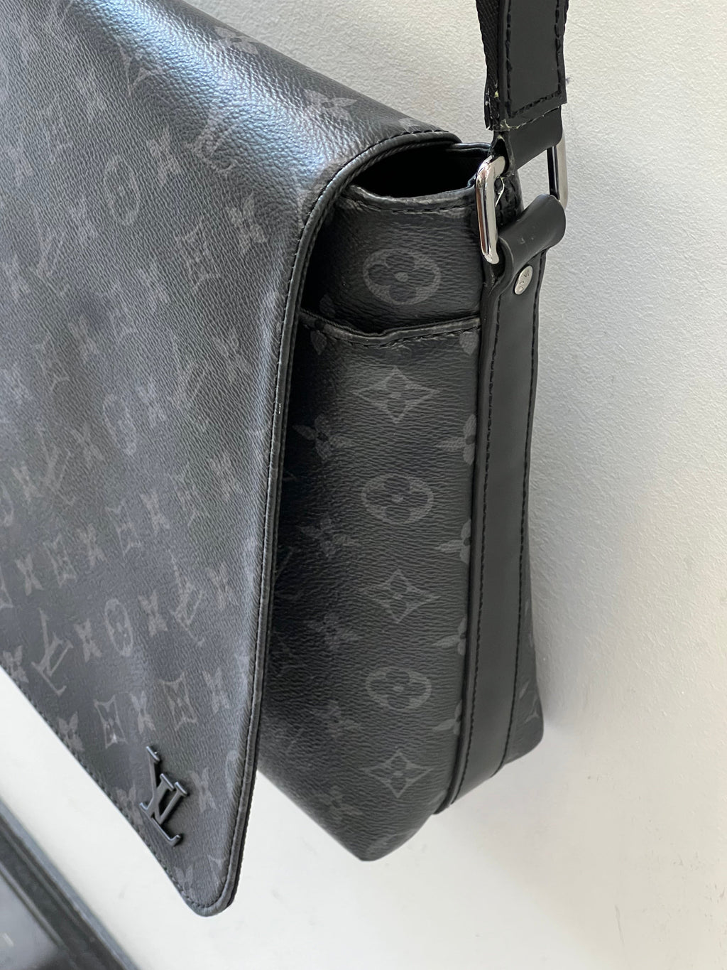 LOUIS VUITTON MONOGRAM ECLIPSE DISTRICT MM BAG
