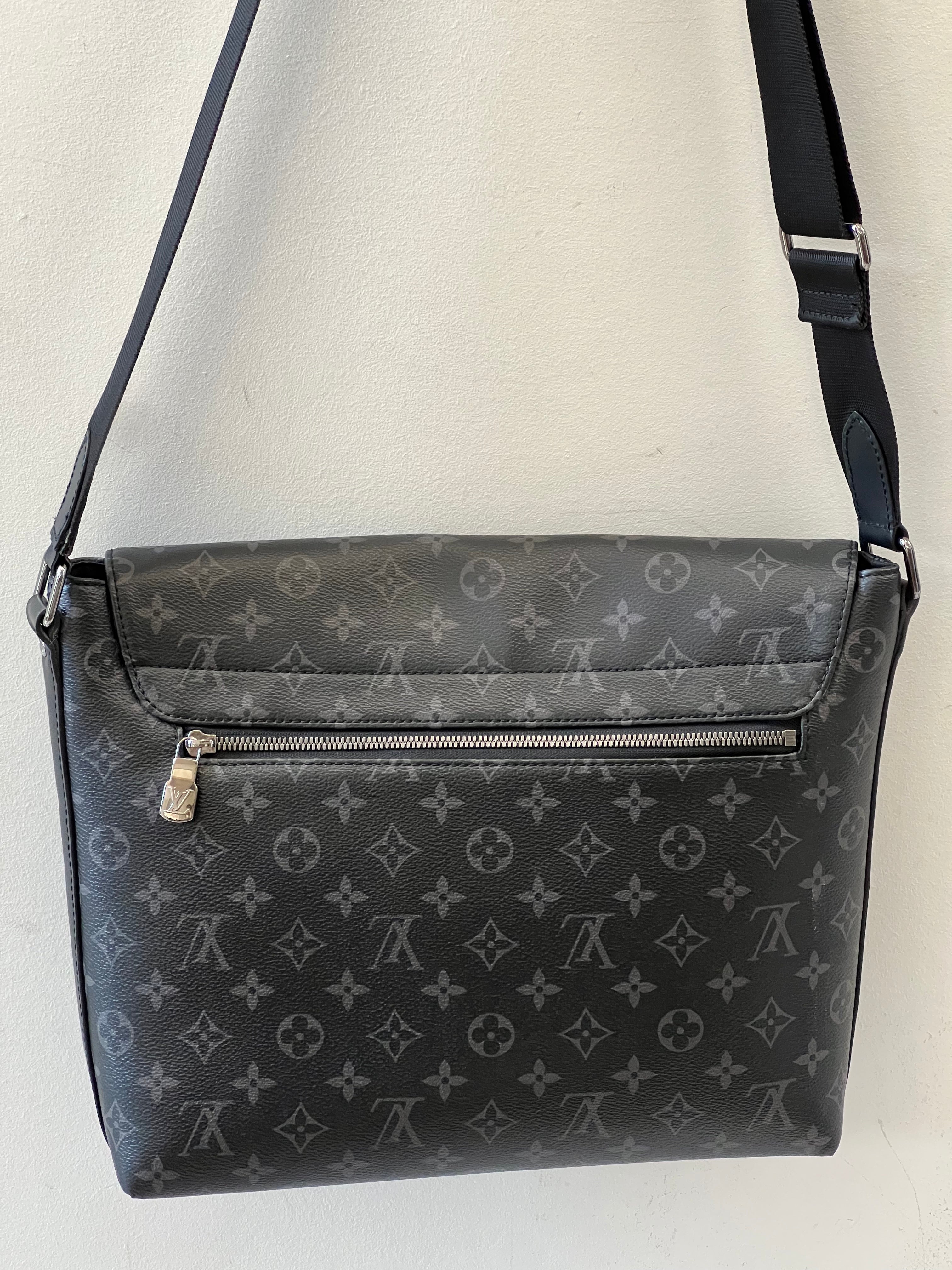 LOUIS VUITTON MONOGRAM ECLIPSE DISTRICT MM BAG