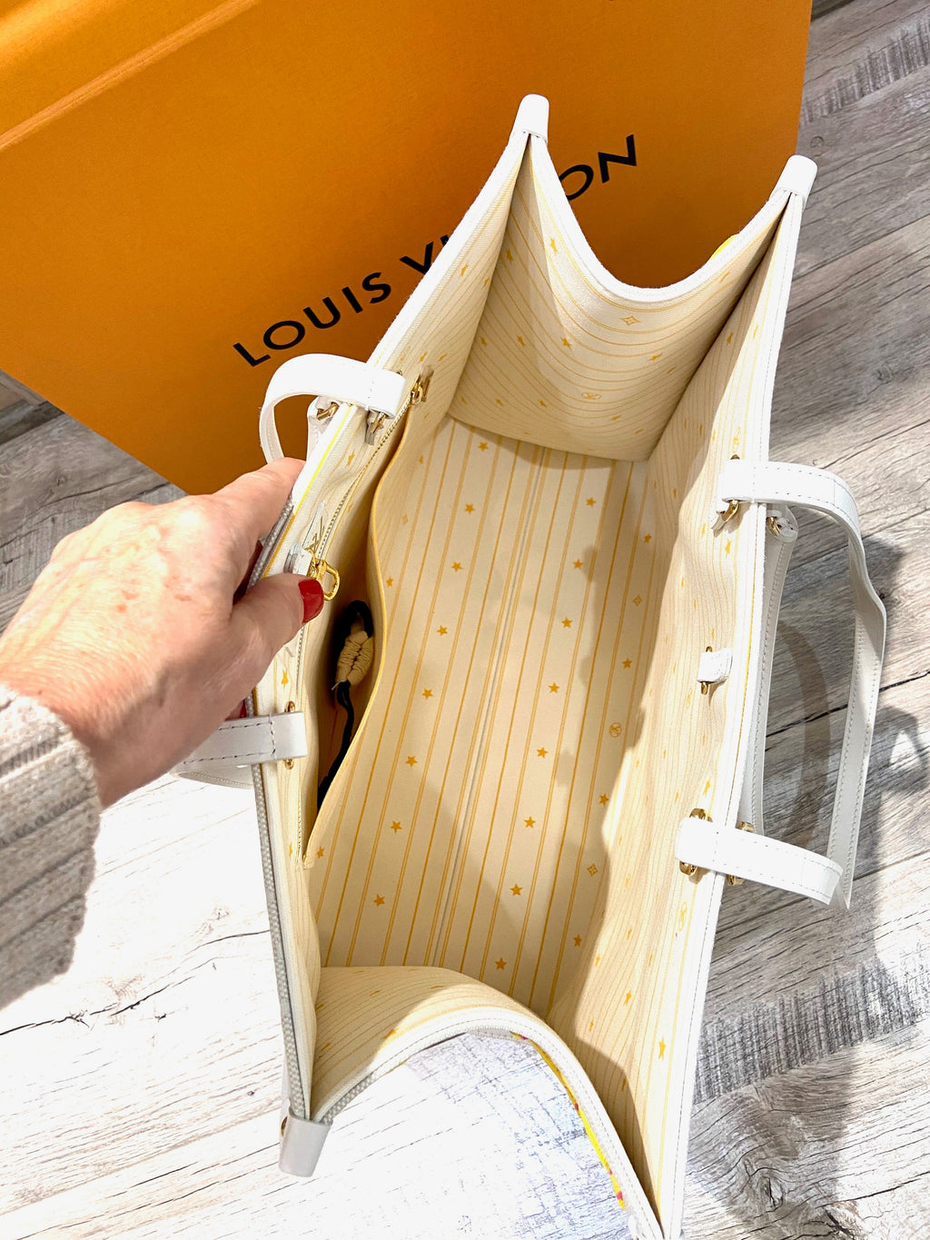 LOUIS VUITTON MONOGRAM JACQUARD HAWAII ON THE GO GM