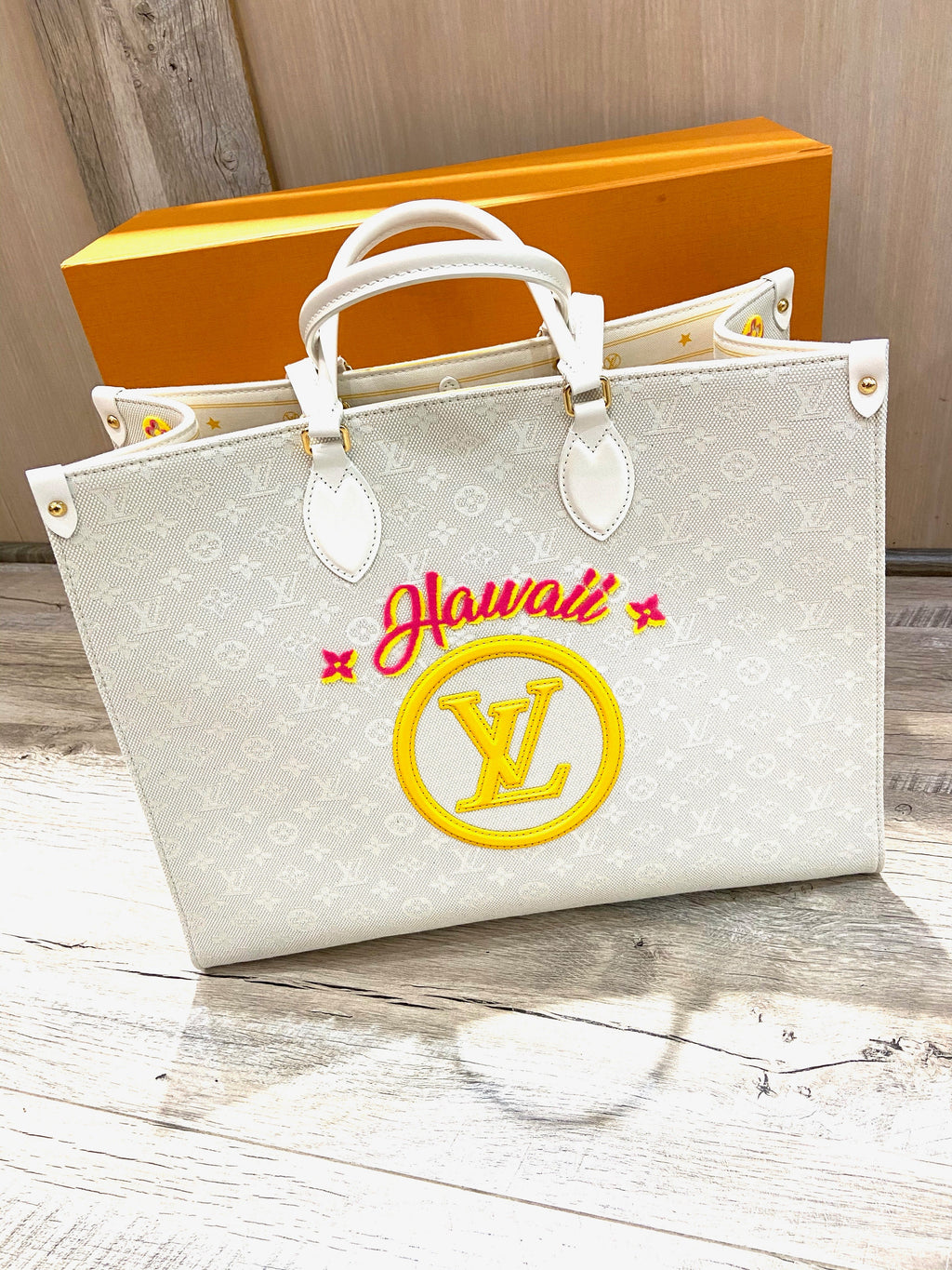 LOUIS VUITTON MONOGRAM JACQUARD HAWAII ON THE GO GM
