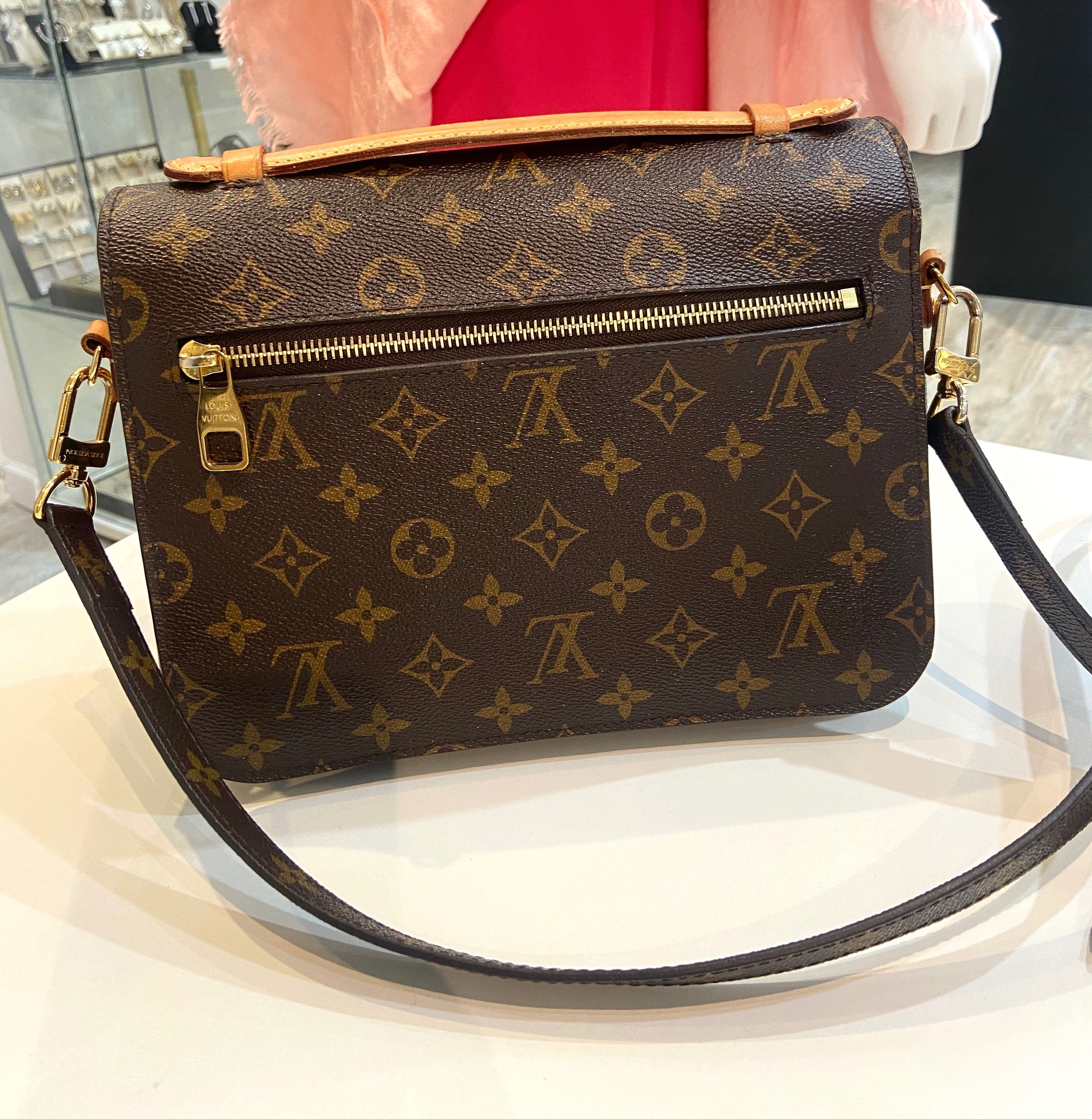LOUIS VUITTON MONOGRAM POCHETTE MÉTIS BAG