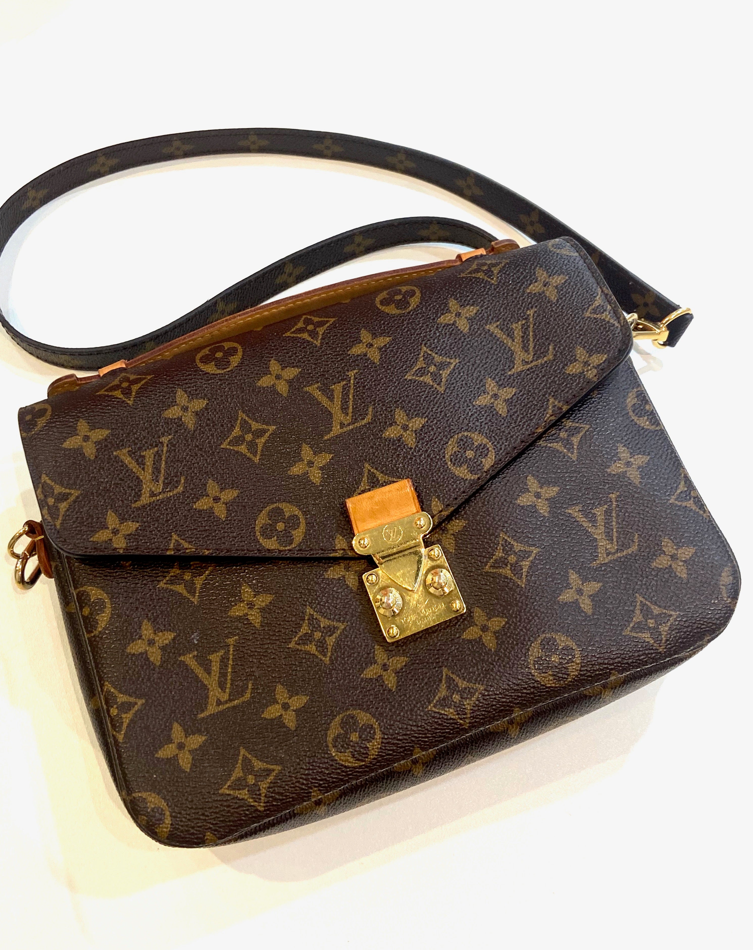 LOUIS VUITTON MONOGRAM POCHETTE MÉTIS BAG