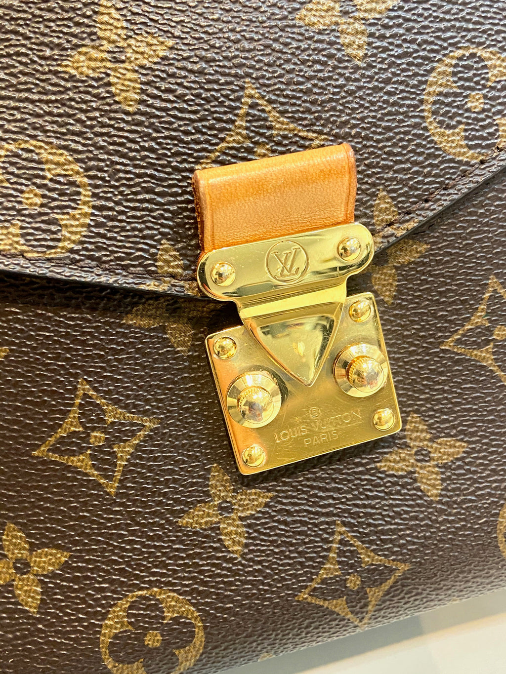 LOUIS VUITTON MONOGRAM POCHETTE MÉTIS BAG