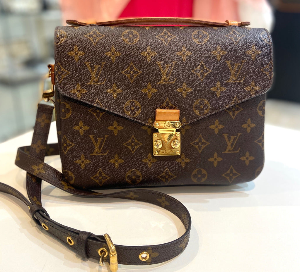 LOUIS VUITTON MONOGRAM POCHETTE MÉTIS BAG