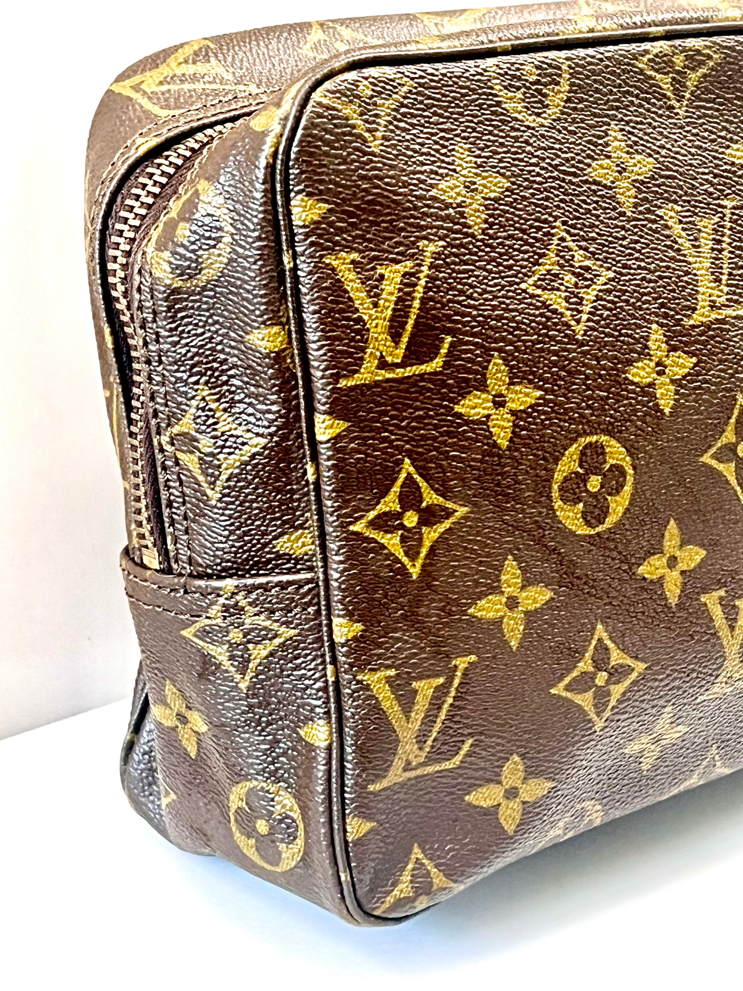 LOUIS VUITTON MONOGRAM TROUSSE DE TOILETTE 28 BAG