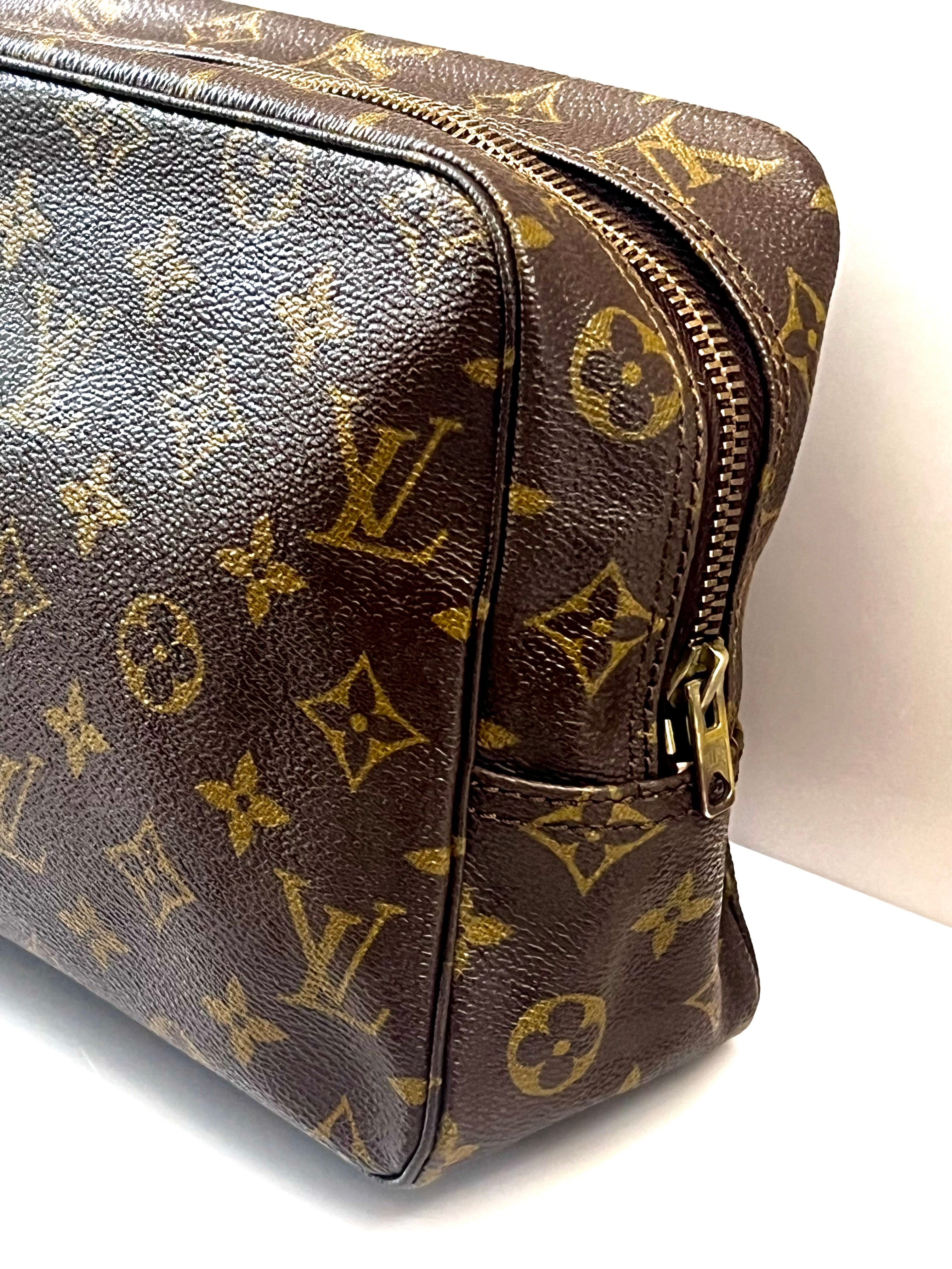 LOUIS VUITTON MONOGRAM TROUSSE DE TOILETTE 28 BAG