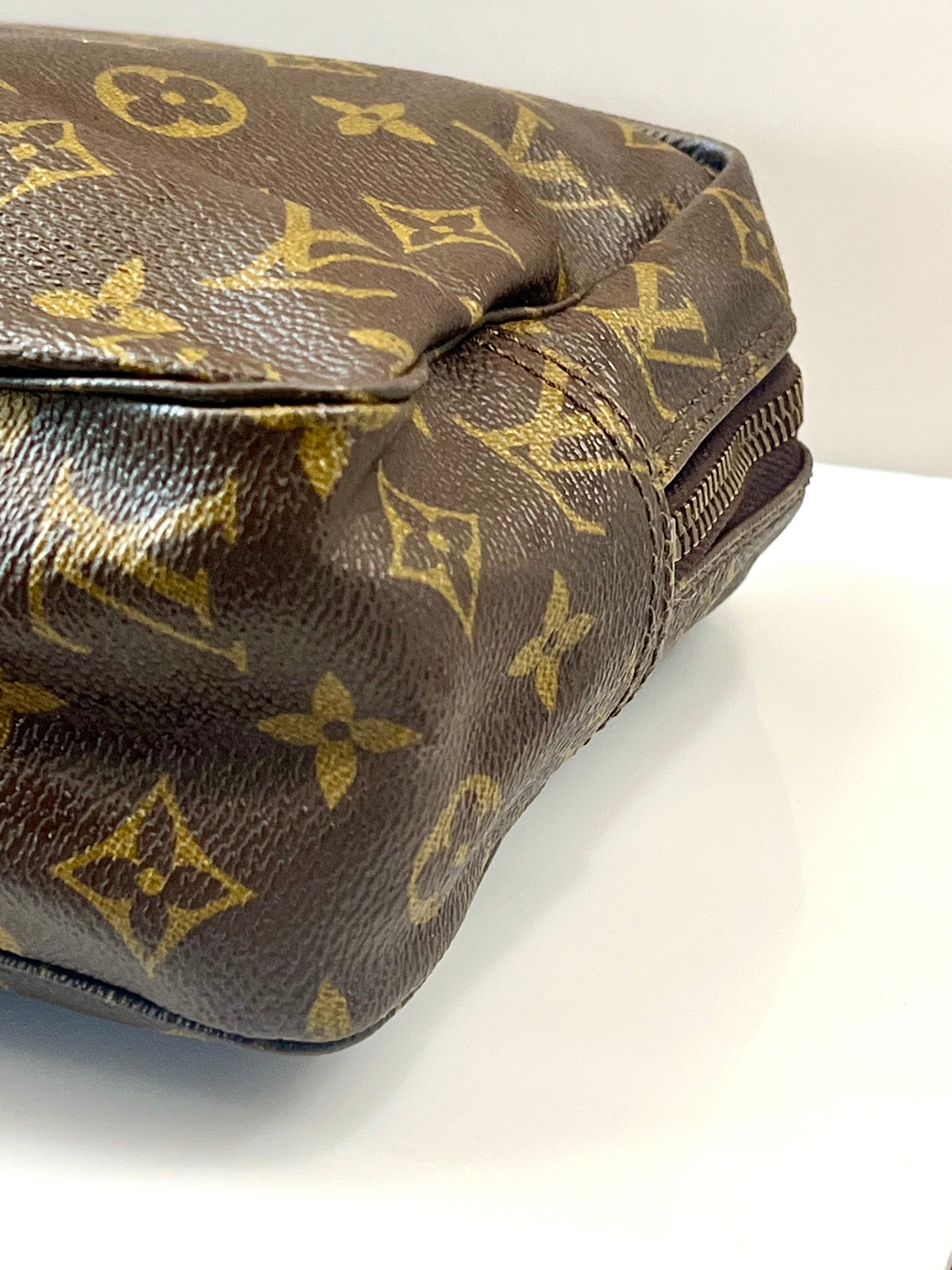 LOUIS VUITTON MONOGRAM TROUSSE DE TOILETTE 28 BAG