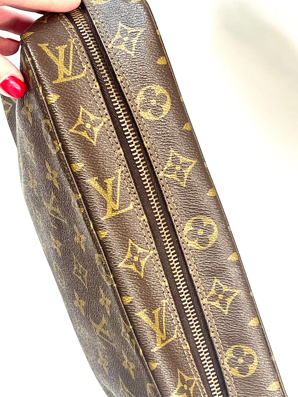 LOUIS VUITTON MONOGRAM TROUSSE DE TOILETTE 28 BAG