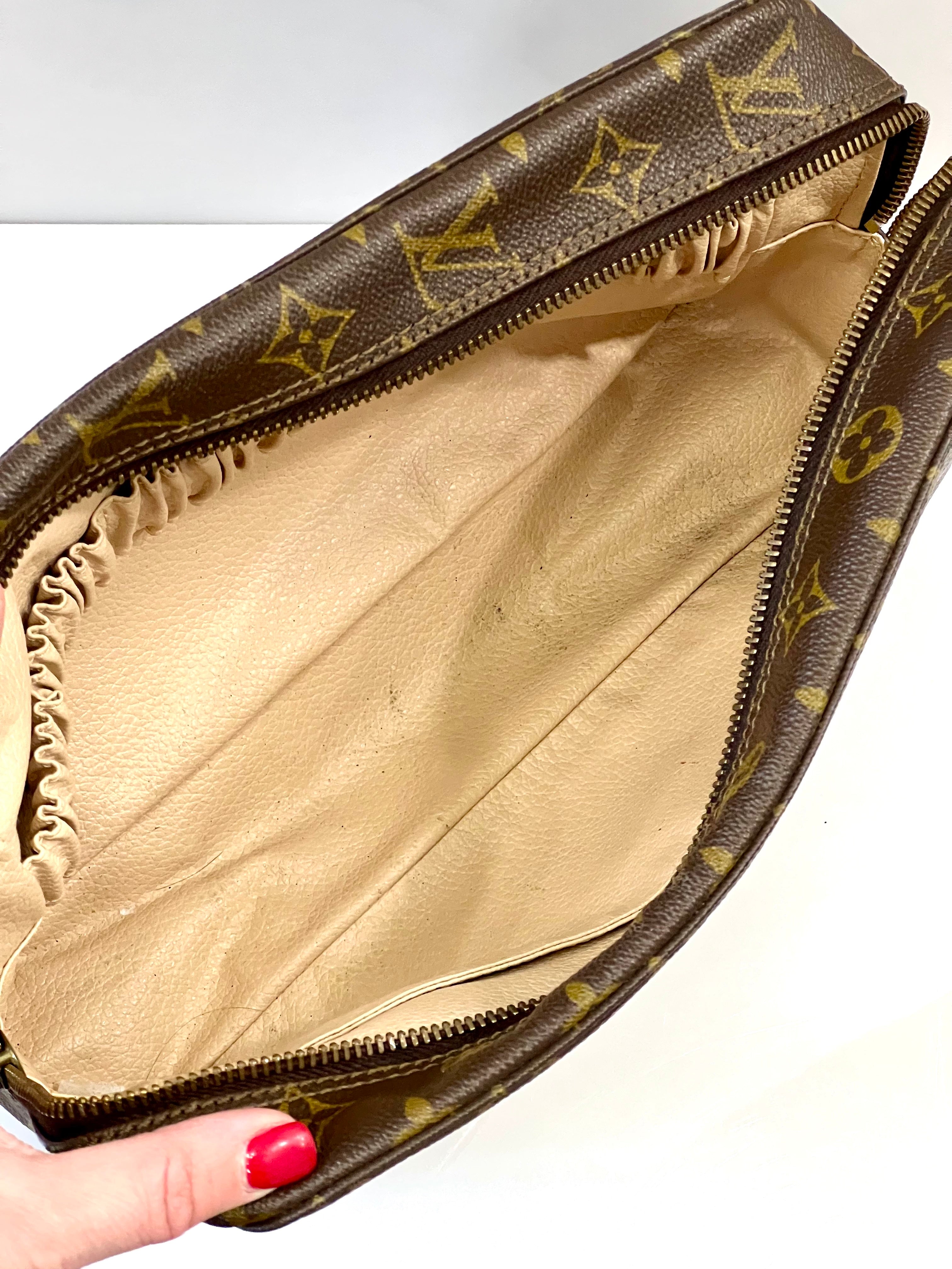 LOUIS VUITTON MONOGRAM TROUSSE DE TOILETTE 28 BAG