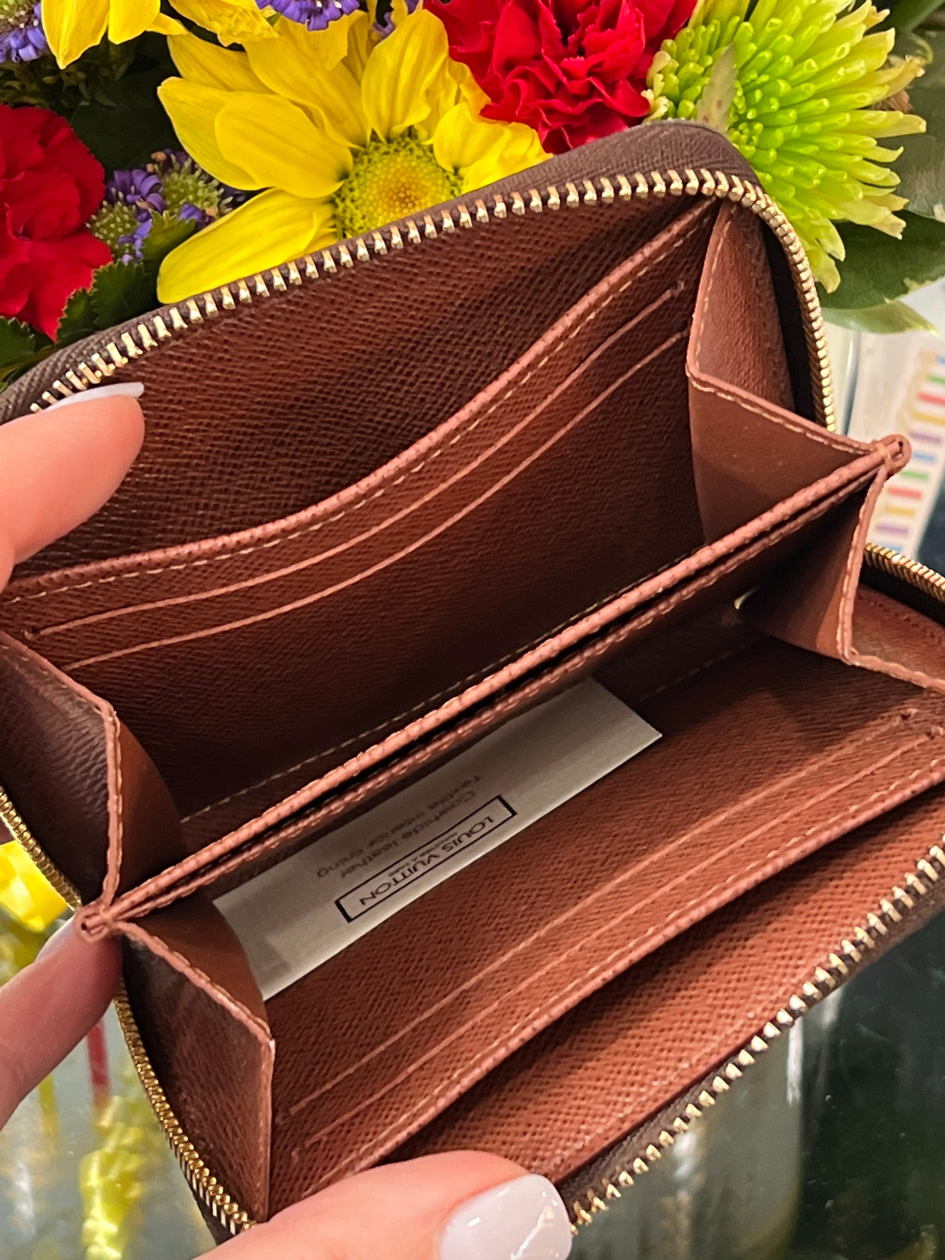 LOUIS VUITTON MONOGRAM ZIPPY COIN CASE