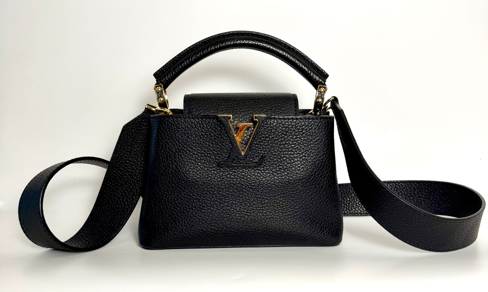 LOUIS VUITTON TAURILLON LEATHER MINI CAPUCINES BAG